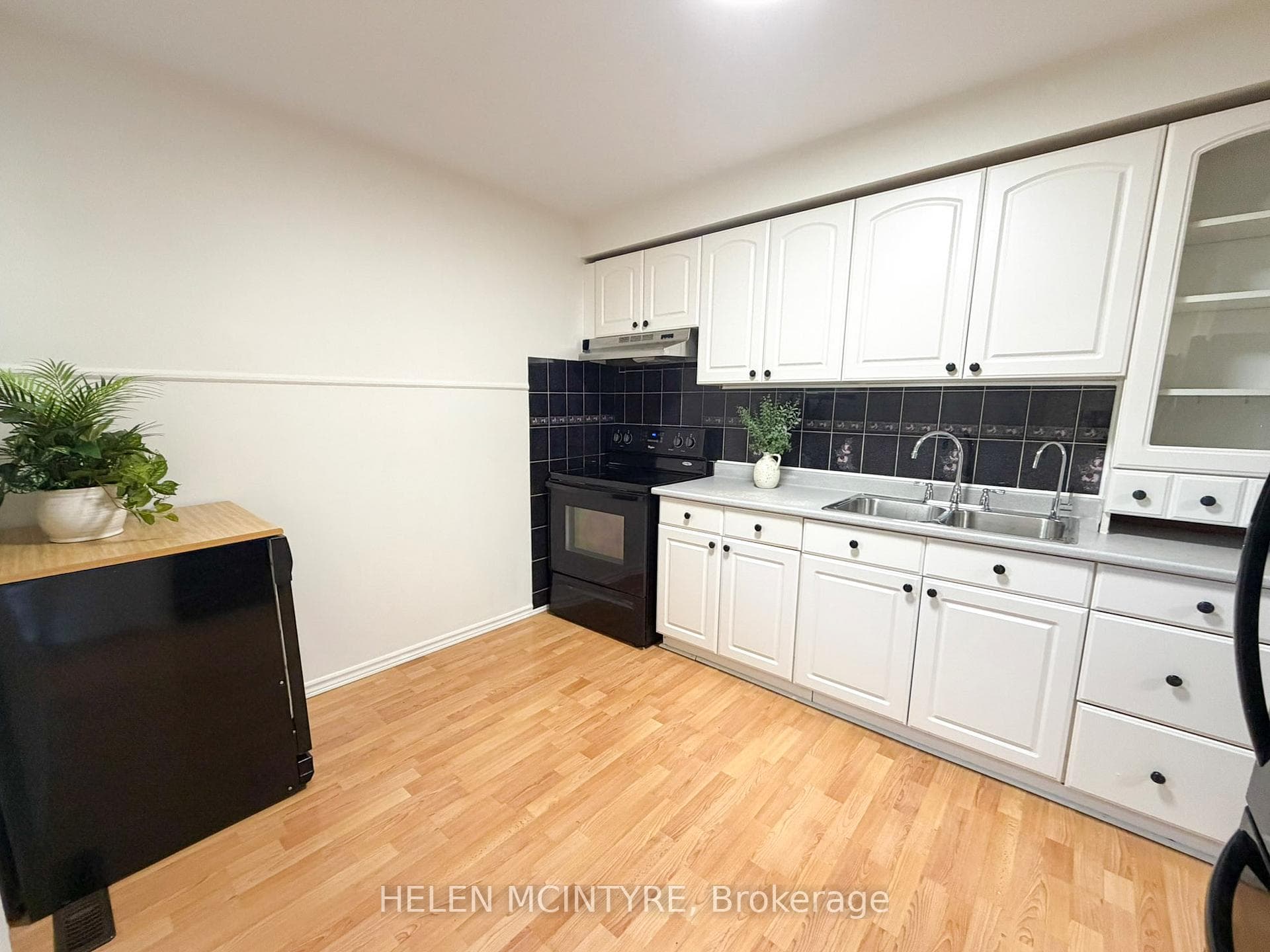 140 Ripley Court Unit 4 - Townhouse photo 31 of 47 in Oakville, Ontario