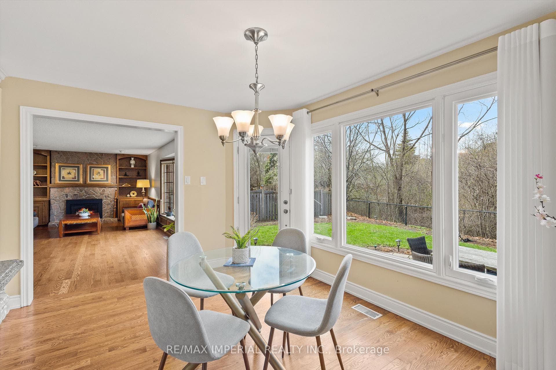 2044 Schoolmaster Circle - Detached photo 14 of 45 in Oakville, Ontario