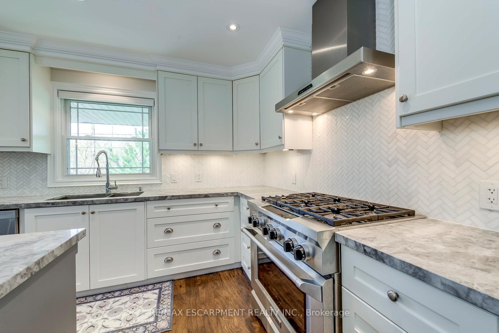 4306 Lakeshore Road - Detached photo 13 of 45 in Burlington, Ontario