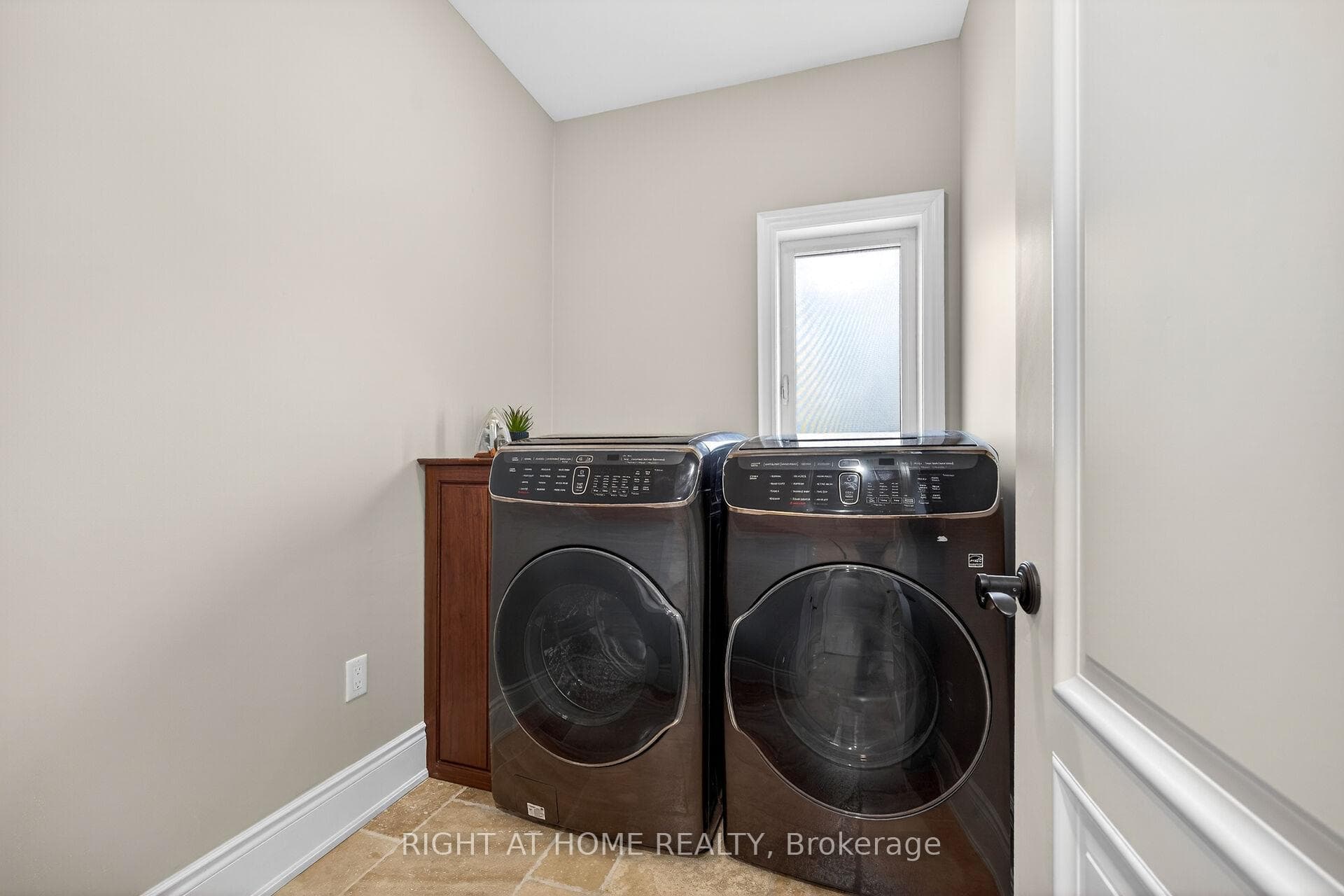 775 King Road - Detached photo 32 of 50 in Burlington, Ontario
