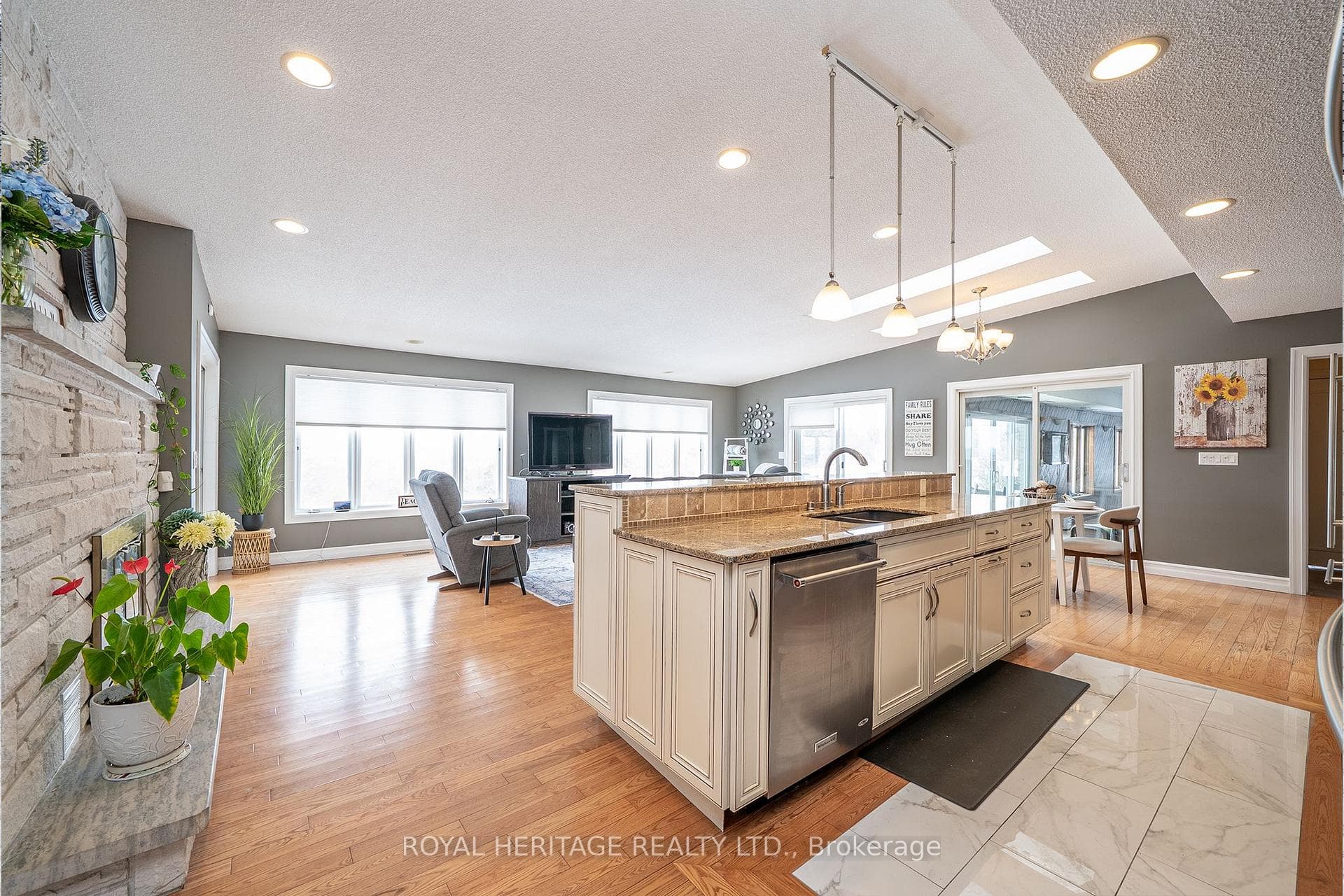 37 Forest Hill Drive - Detached photo 18 of 49 in Hamilton Township, Ontario