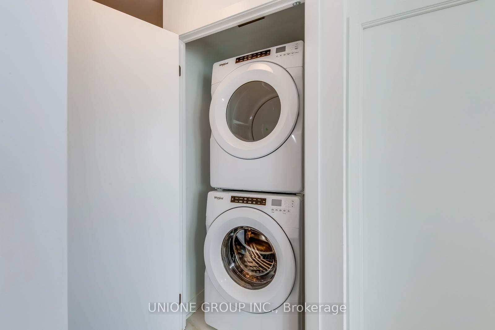 405 Dundas Street Unit 407 - Condo photo 22 of 26 in Oakville, Ontario