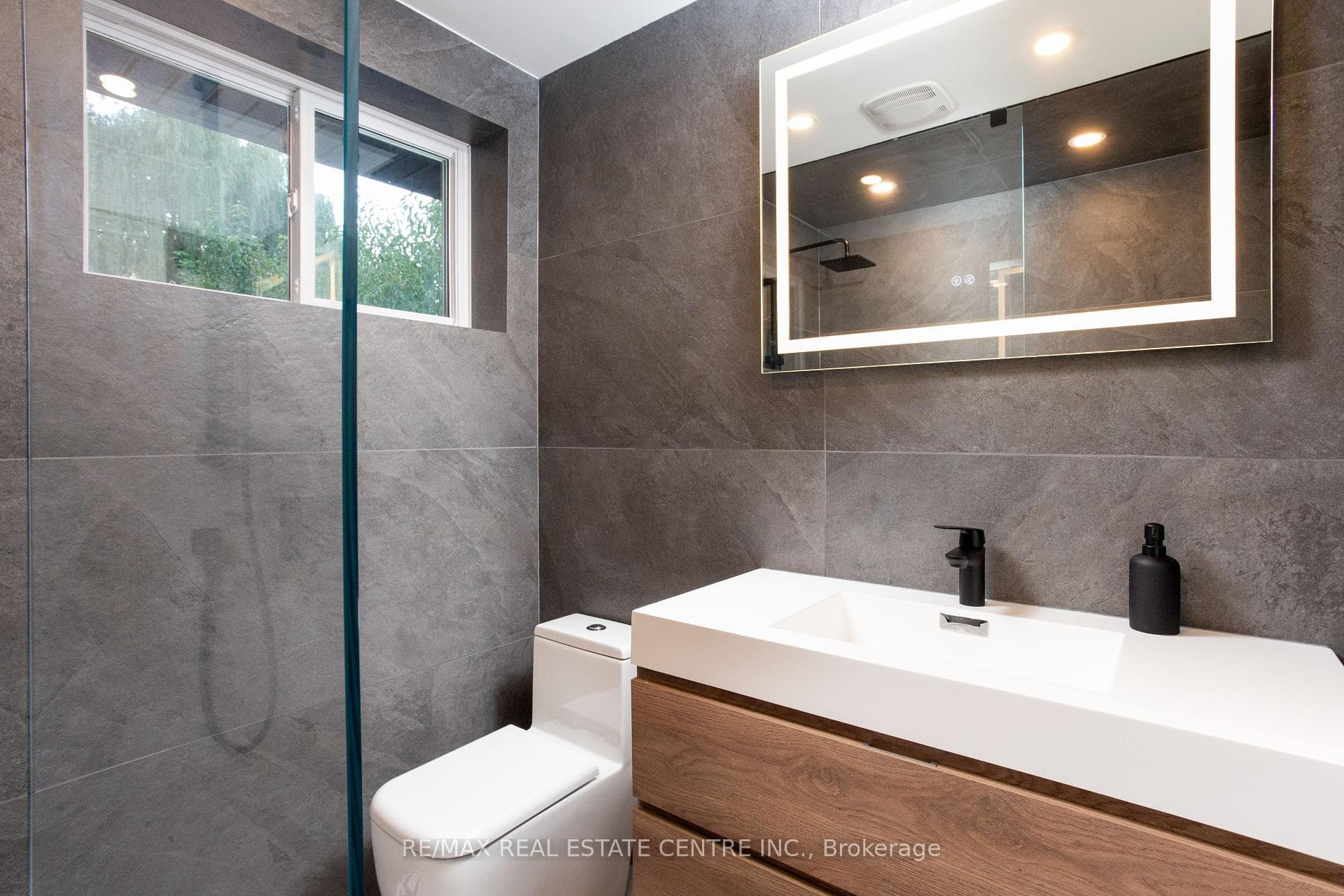 446 Willis Drive - Detached photo 14 of 35 in Oakville, Ontario