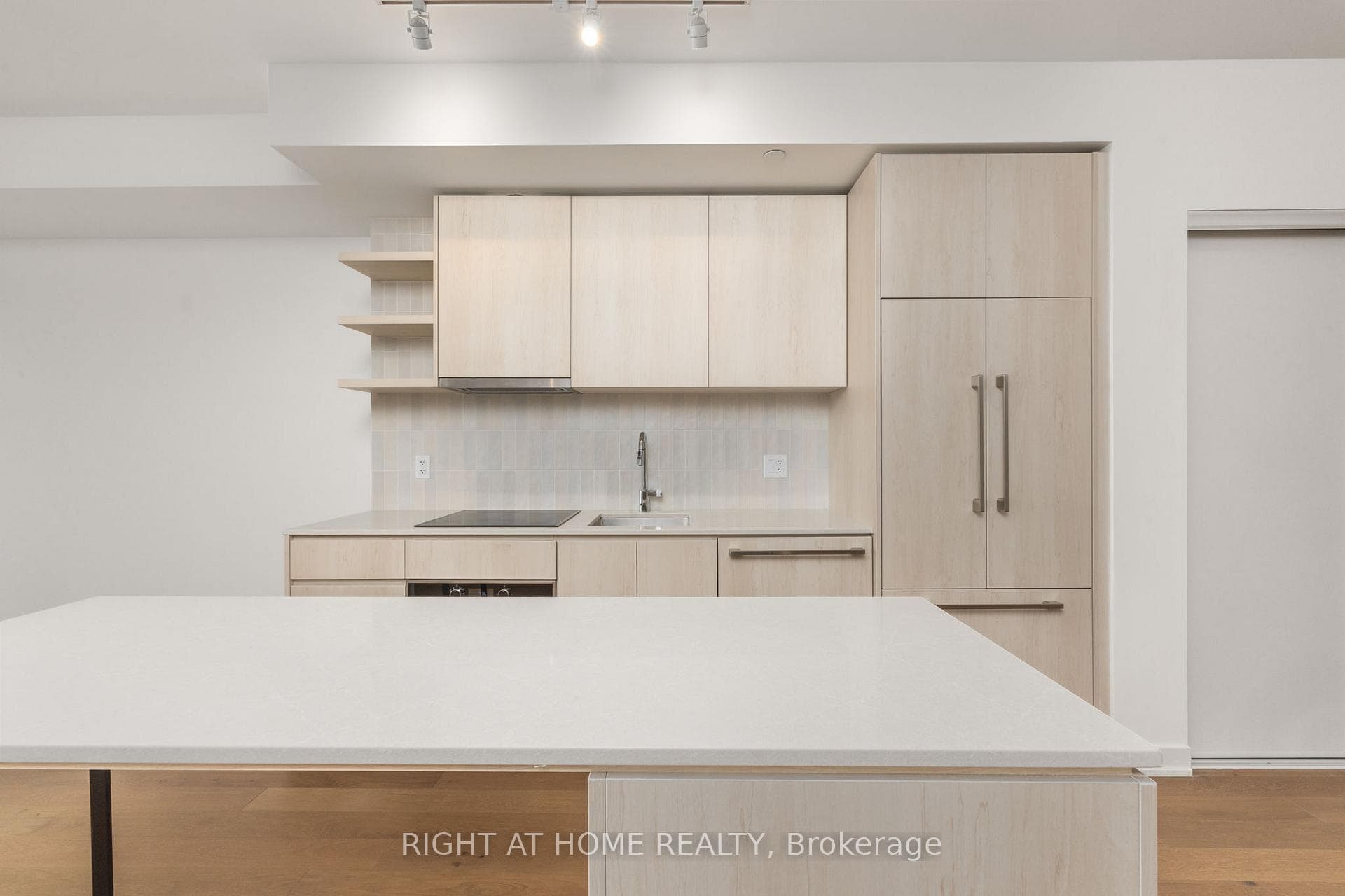 1161 Kingston Road Unit 305 - Condo photo 4 of 27 in Birch Cliff / Cliffside, Ontario