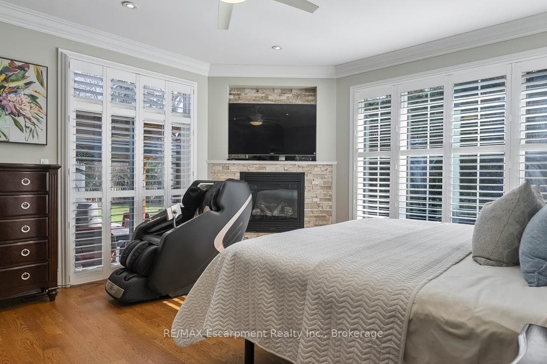 214 MAPLE GROVE Drive - Detached photo 16 of 49 in Oakville, Ontario