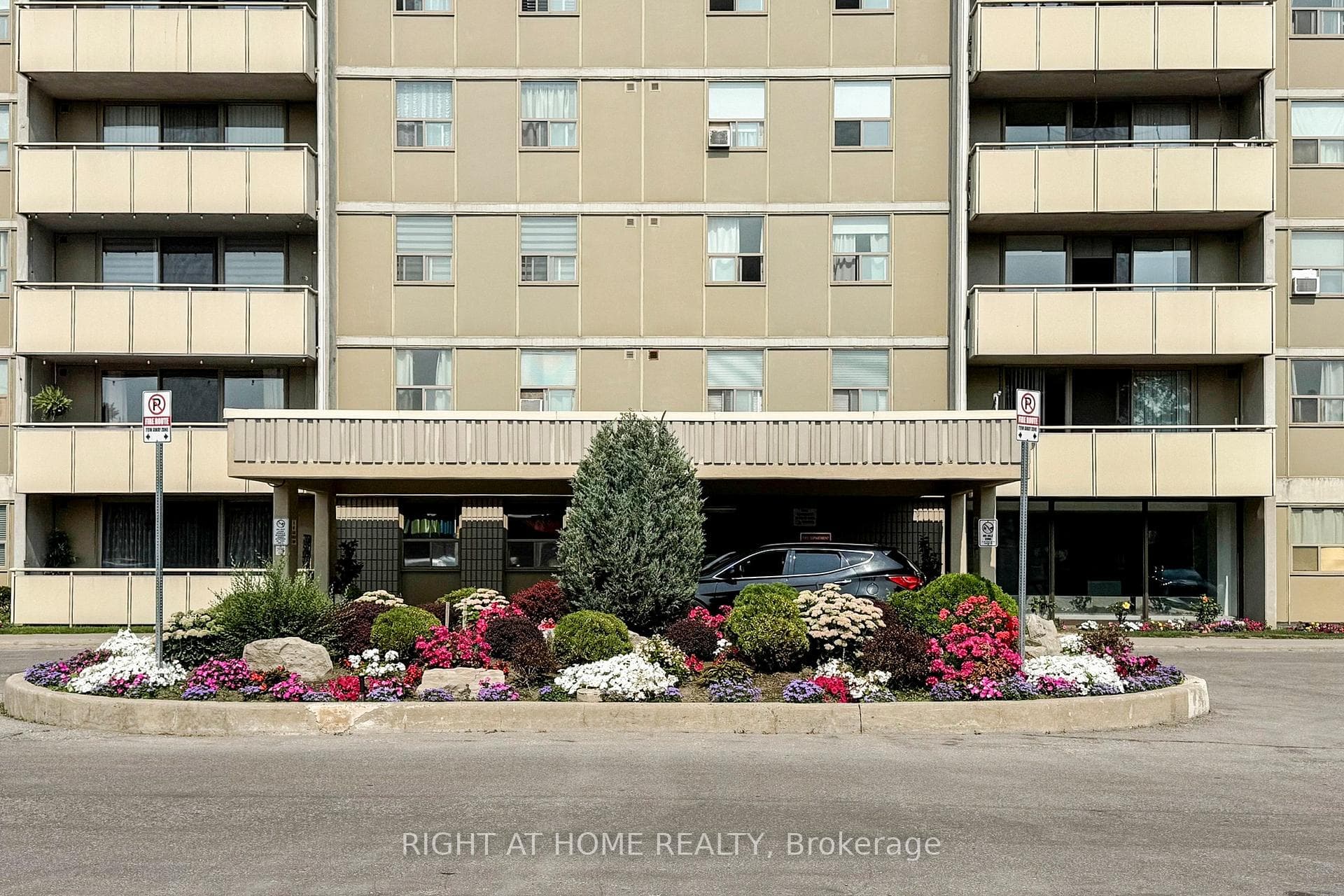 1338 York Mills Road Unit 702 - Condo photo 3 of 29 in Don Mills / Parkwoods / Victoria Village, Ontario