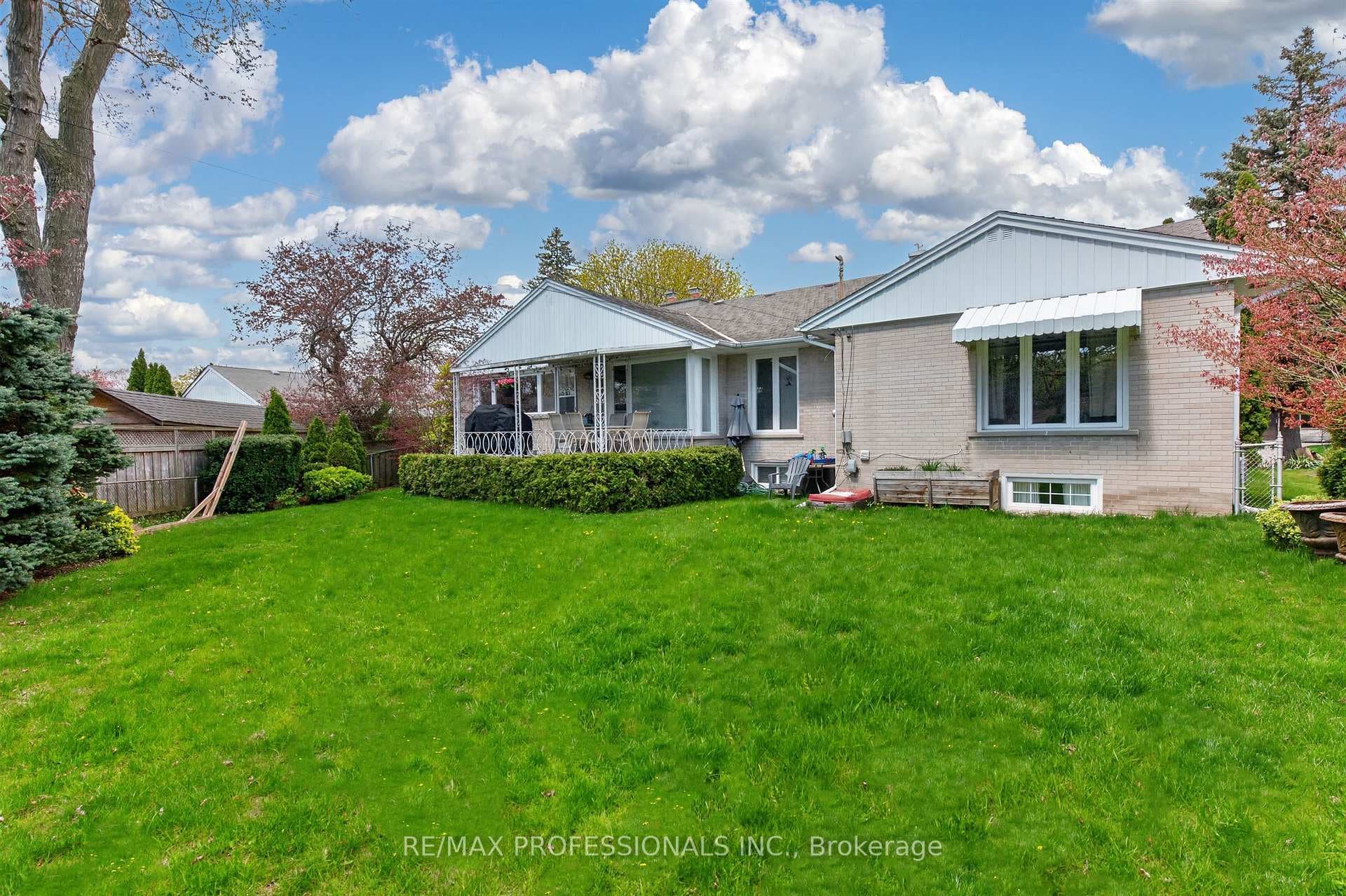 23 Ravensbourne Crescent - Detached photo 43 of 44 in Etobicoke (Islington / Rexdale), Ontario
