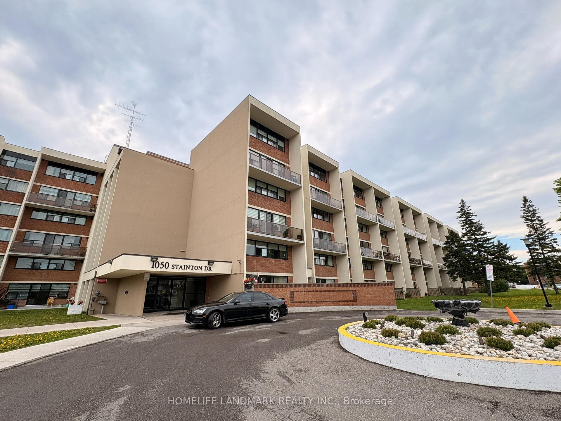 1050 Stainton Drive Unit 327 - Condo for sale in Mississauga