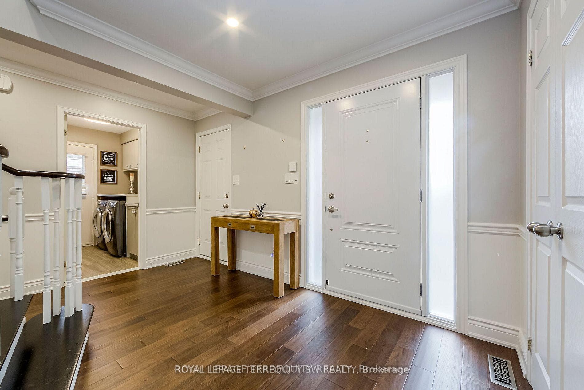 2025 Parklane Crescent - Detached photo 5 of 50 in Burlington, Ontario