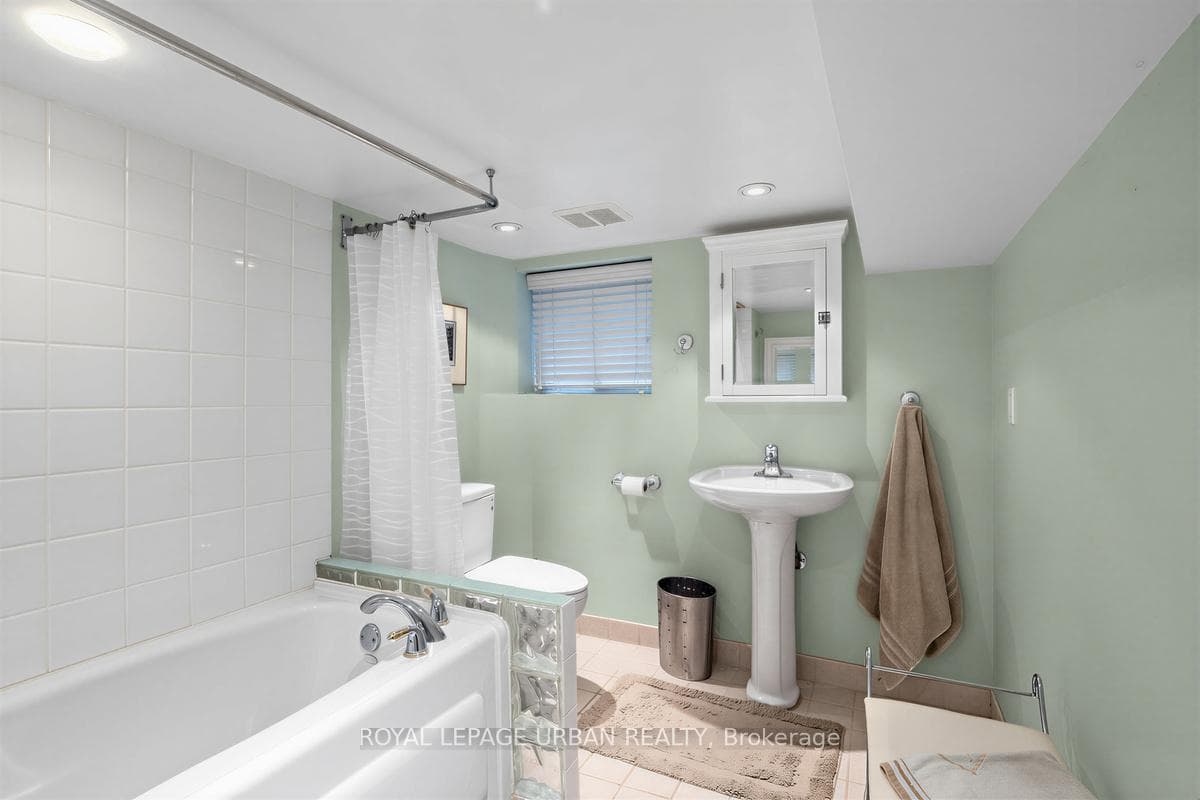 44 Austin Terrace - Semi-Detached photo 37 of 41 in Annex / Yorkville / Summerhill, Ontario