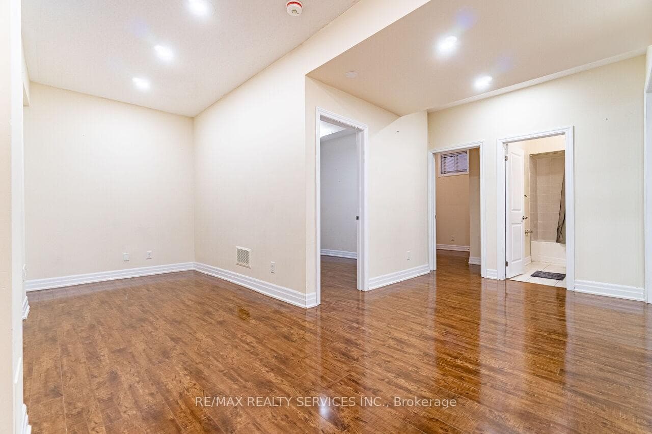 128 Rising Hill Ridge - Detached photo 4 of 18 in Brampton, Ontario