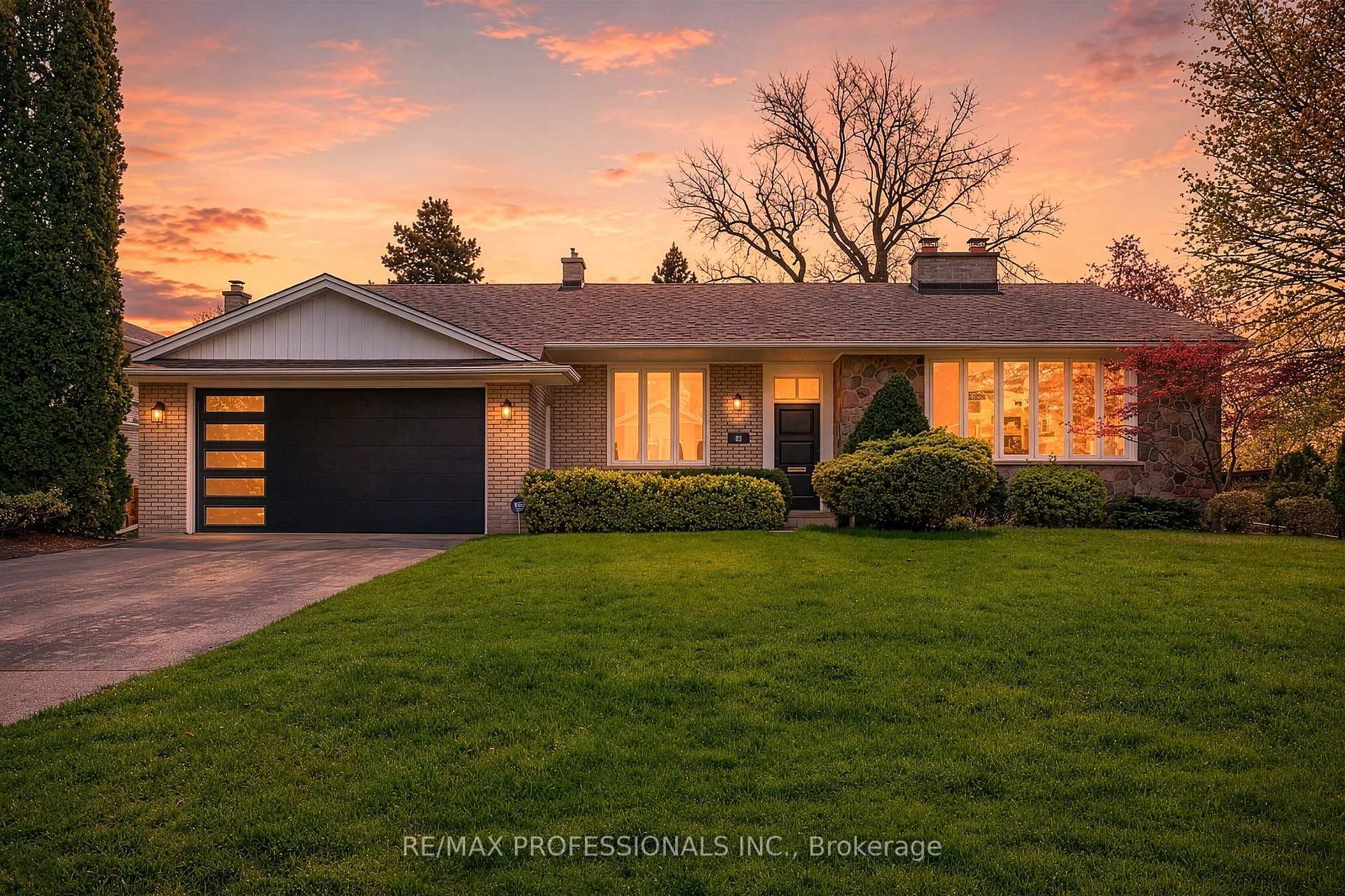 23 Ravensbourne Crescent - Detached photo 1 of 44 in Etobicoke (Islington / Rexdale), Ontario