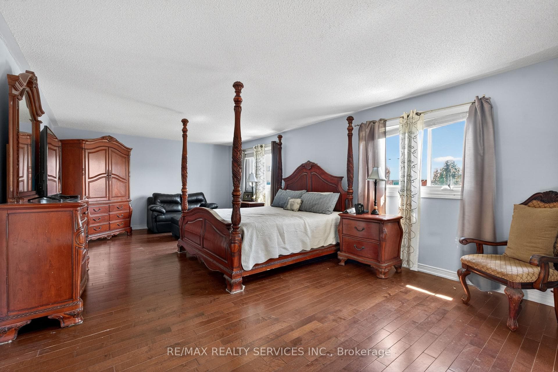 2069 Schoolmaster Circle - Detached photo 36 of 49 in Oakville, Ontario