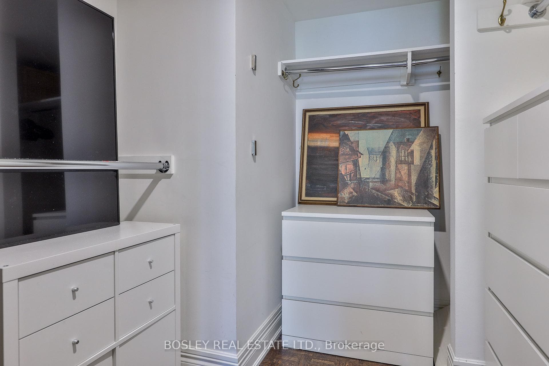 63 St Clair Avenue Unit 306 - Condo photo 17 of 34 in Annex / Yorkville / Summerhill, Ontario