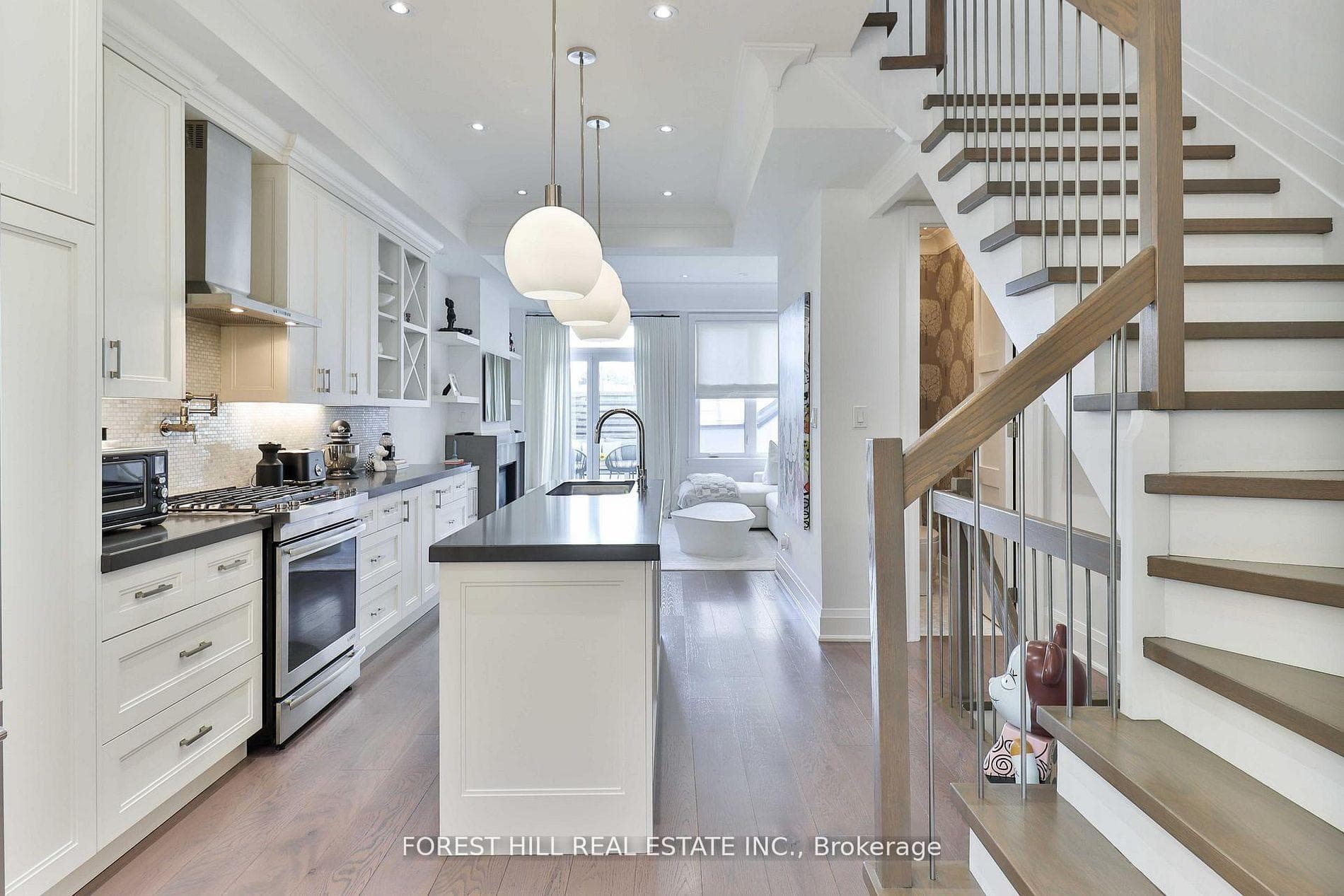 51B Burnaby Boulevard - Townhouse photo 8 of 31 in Forest Hill / Deer Park, Ontario
