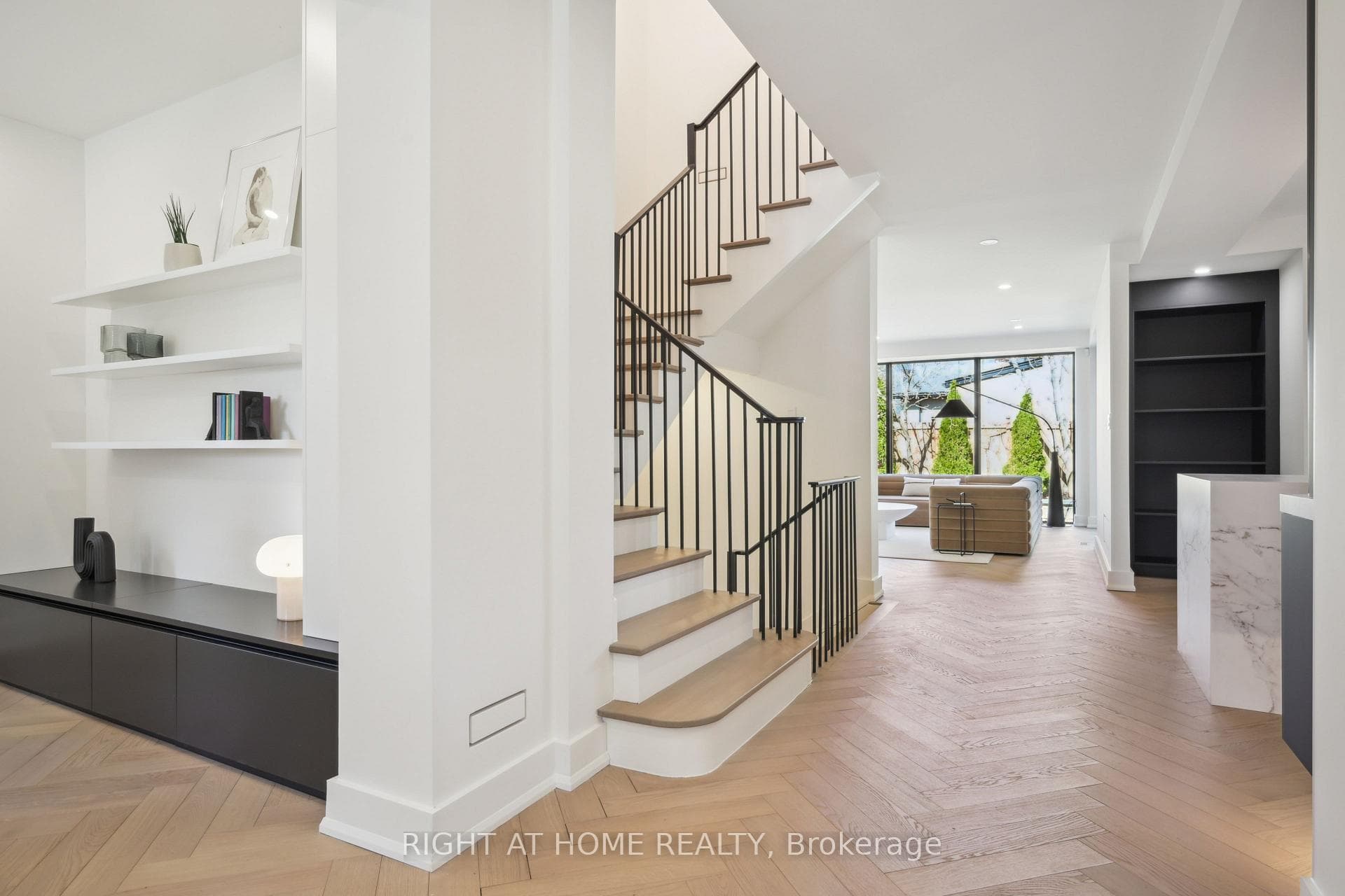 2187 Lakeshore Road - Detached photo 5 of 28 in Burlington, Ontario