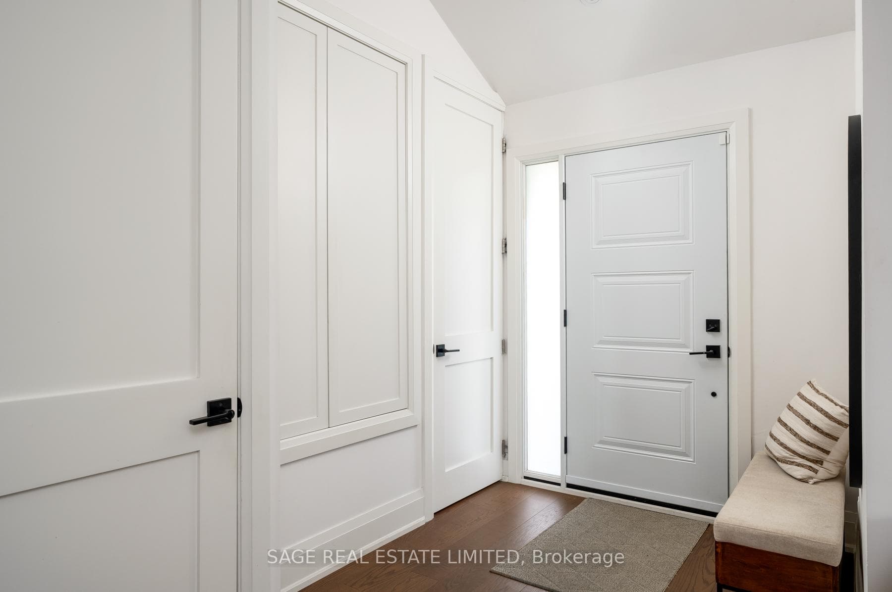 7 Rathgar Avenue - Detached photo 2 of 38 in Etobicoke (Islington / Rexdale), Ontario