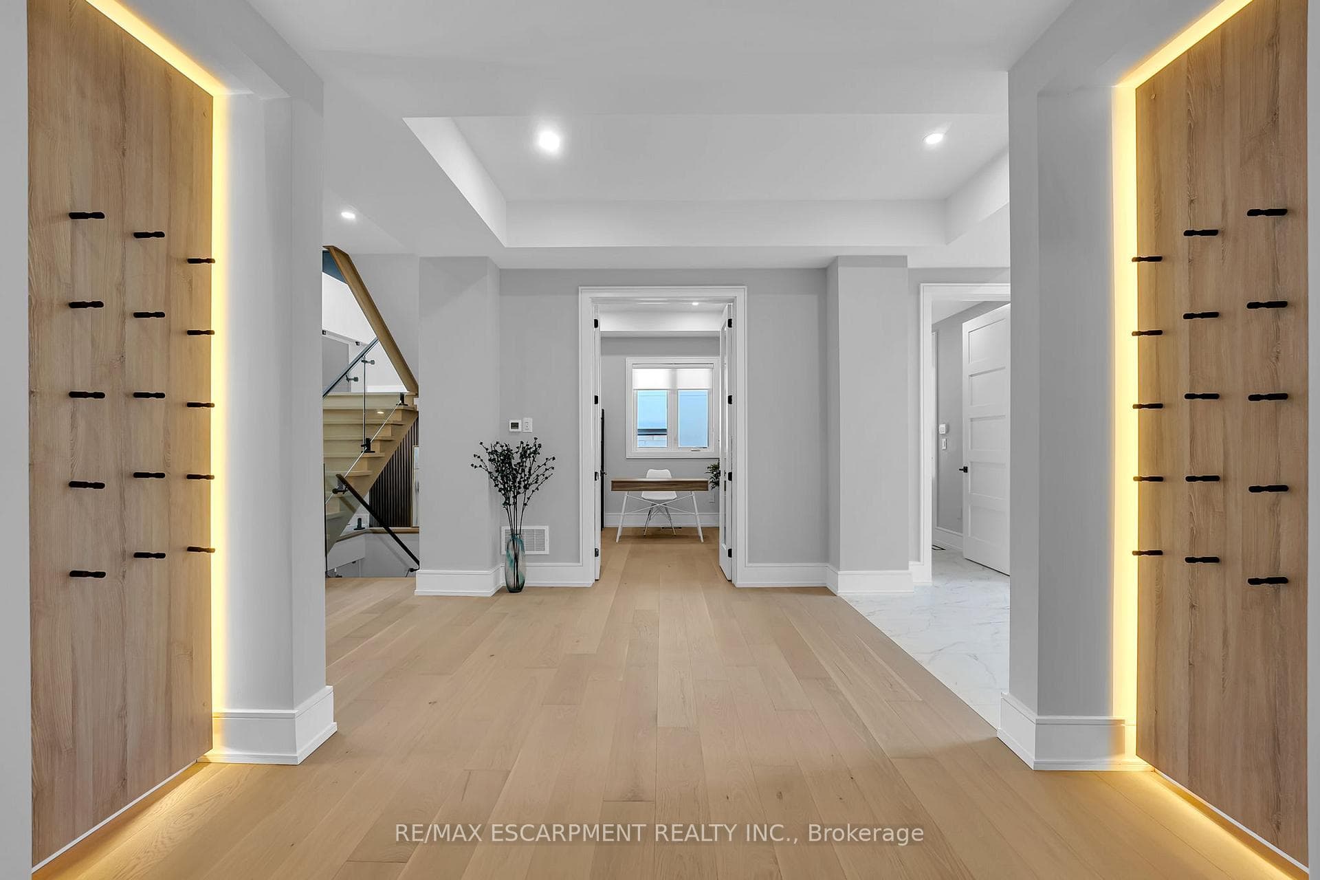 221 Morden Road - Detached photo 9 of 49 in Oakville, Ontario