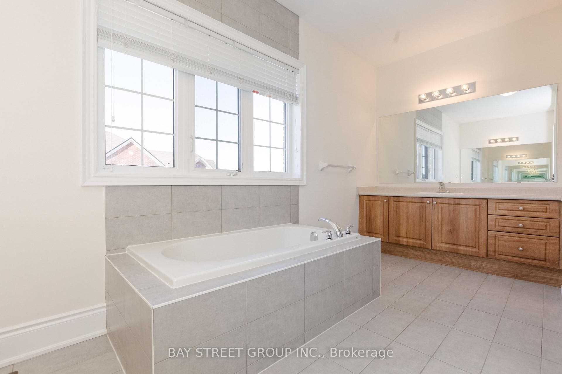 3127 Streamwood Pass - Detached photo 28 of 48 in Oakville, Ontario