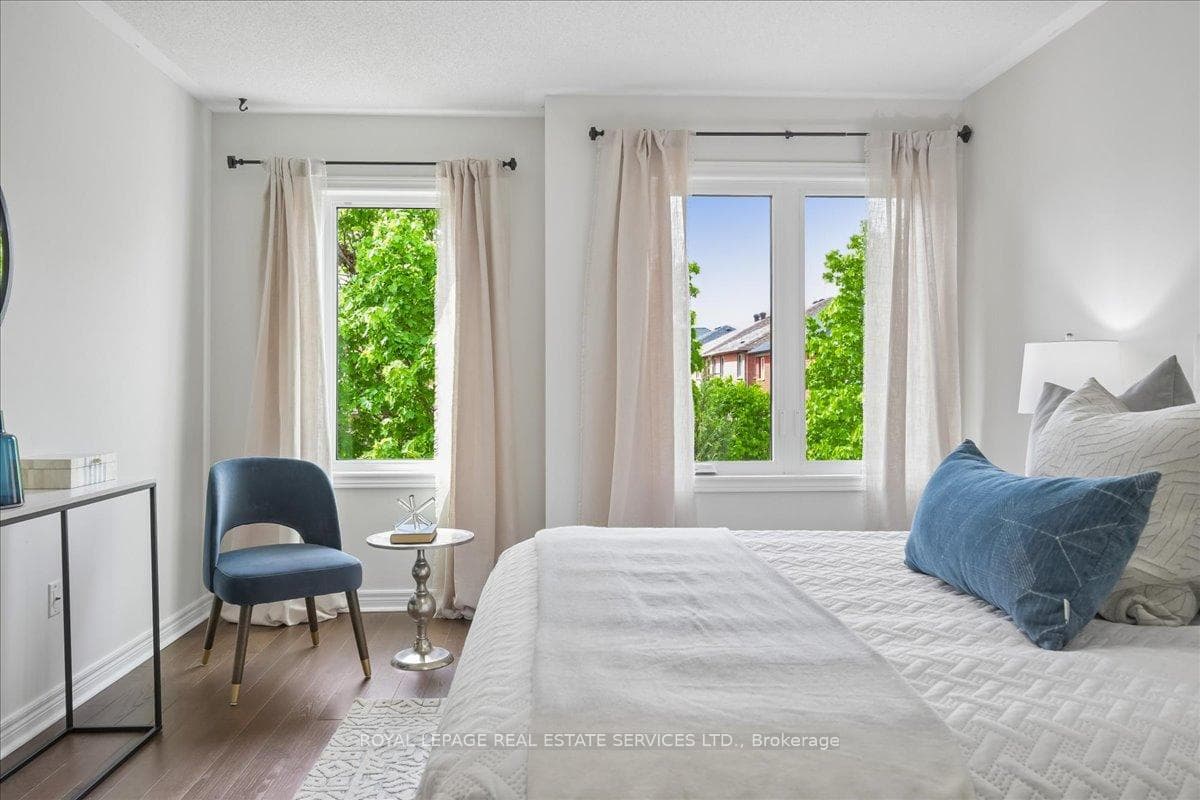 1493 Derby County Crescent - Detached photo 23 of 43 in Oakville, Ontario