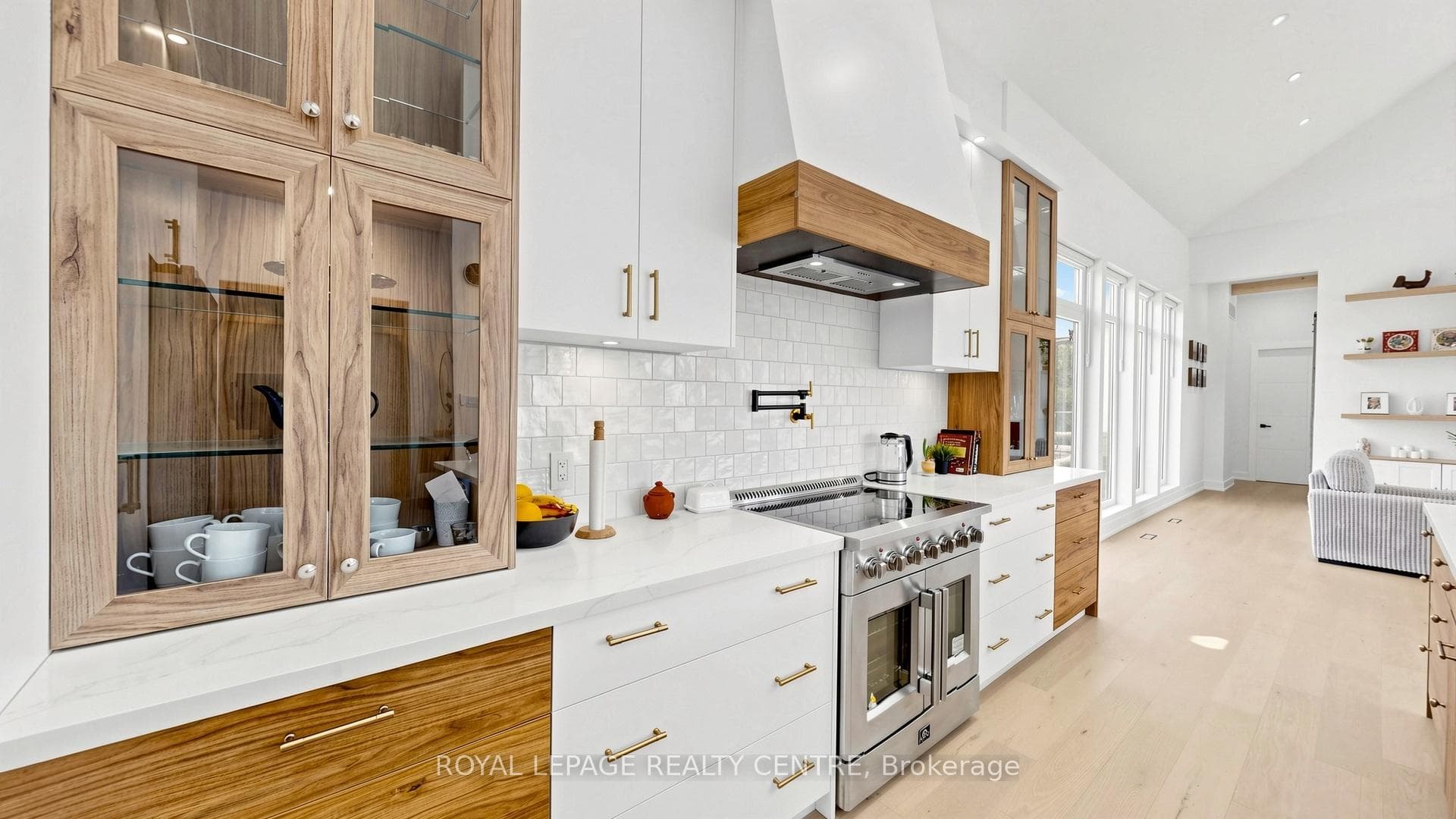 521 Old York Road - Detached photo 9 of 49 in Burlington, Ontario