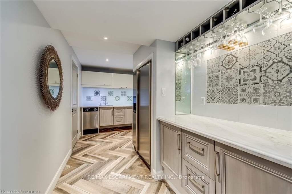 4306 Lakeshore Road - Detached photo 31 of 47 in Burlington, Ontario