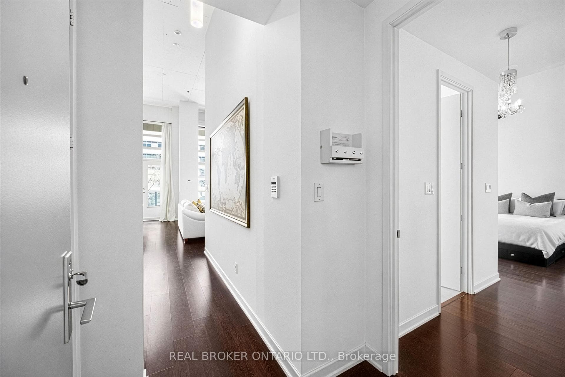 380 Macpherson Avenue Unit 209 - Condo photo 2 of 49 in Annex / Yorkville / Summerhill, Ontario