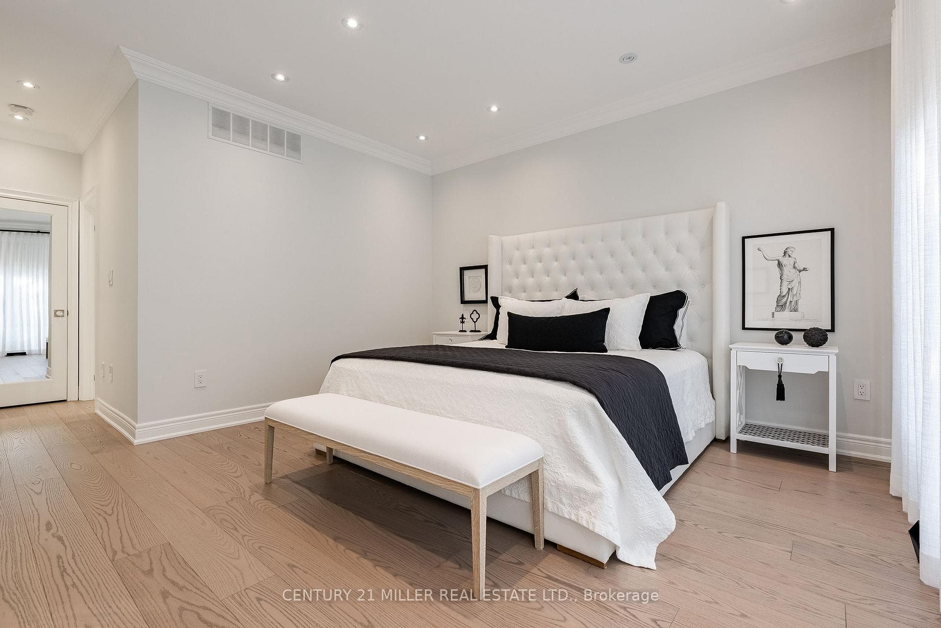 2201 Rochester Circle - Detached photo 18 of 47 in Oakville, Ontario
