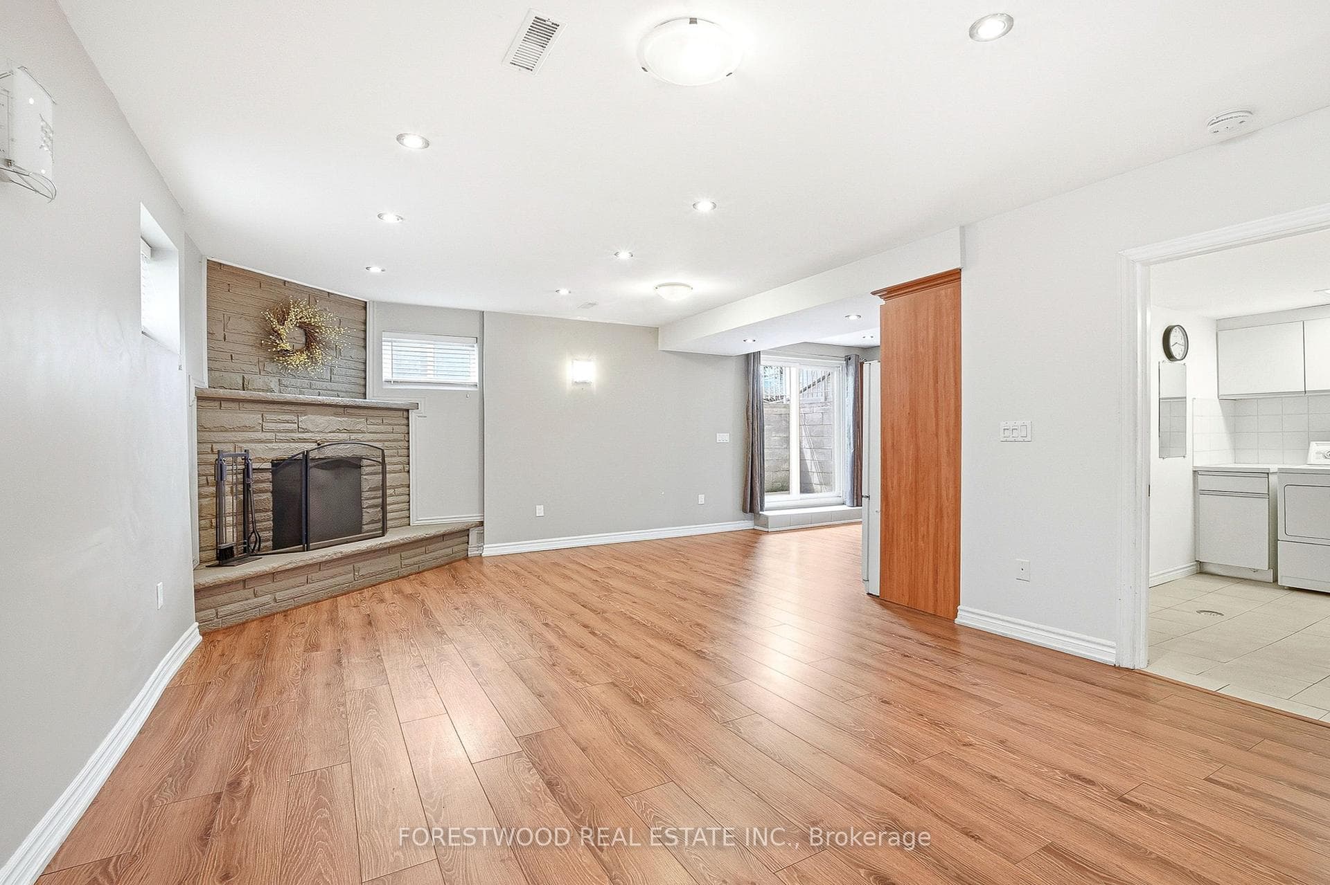 69 Surbray Grove - Semi-Detached photo 37 of 46 in Mississauga, Ontario