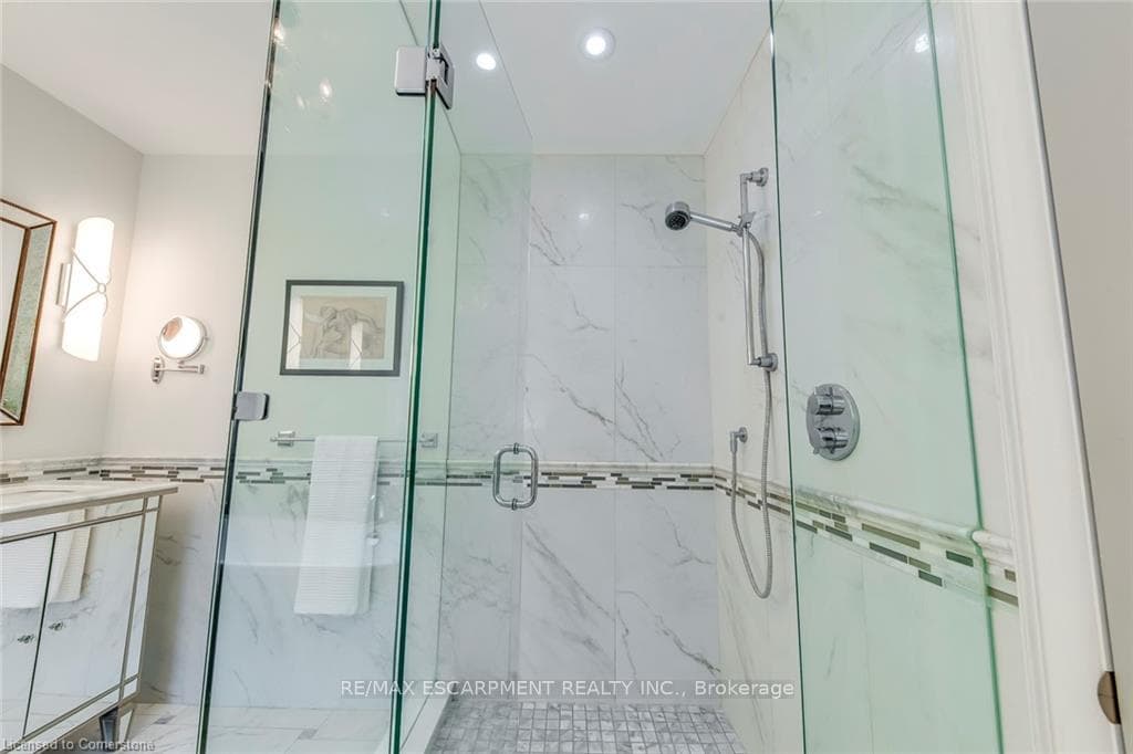 4306 Lakeshore Road - Detached photo 22 of 47 in Burlington, Ontario