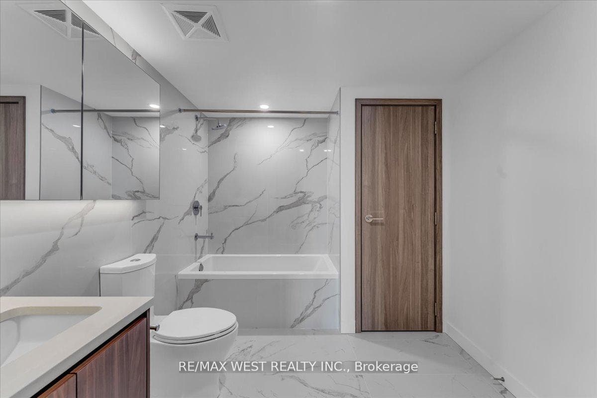 1 Concord Cityplace Way Unit 5709 - Condo photo 41 of 44 in Downtown Toronto / Waterfront, Ontario