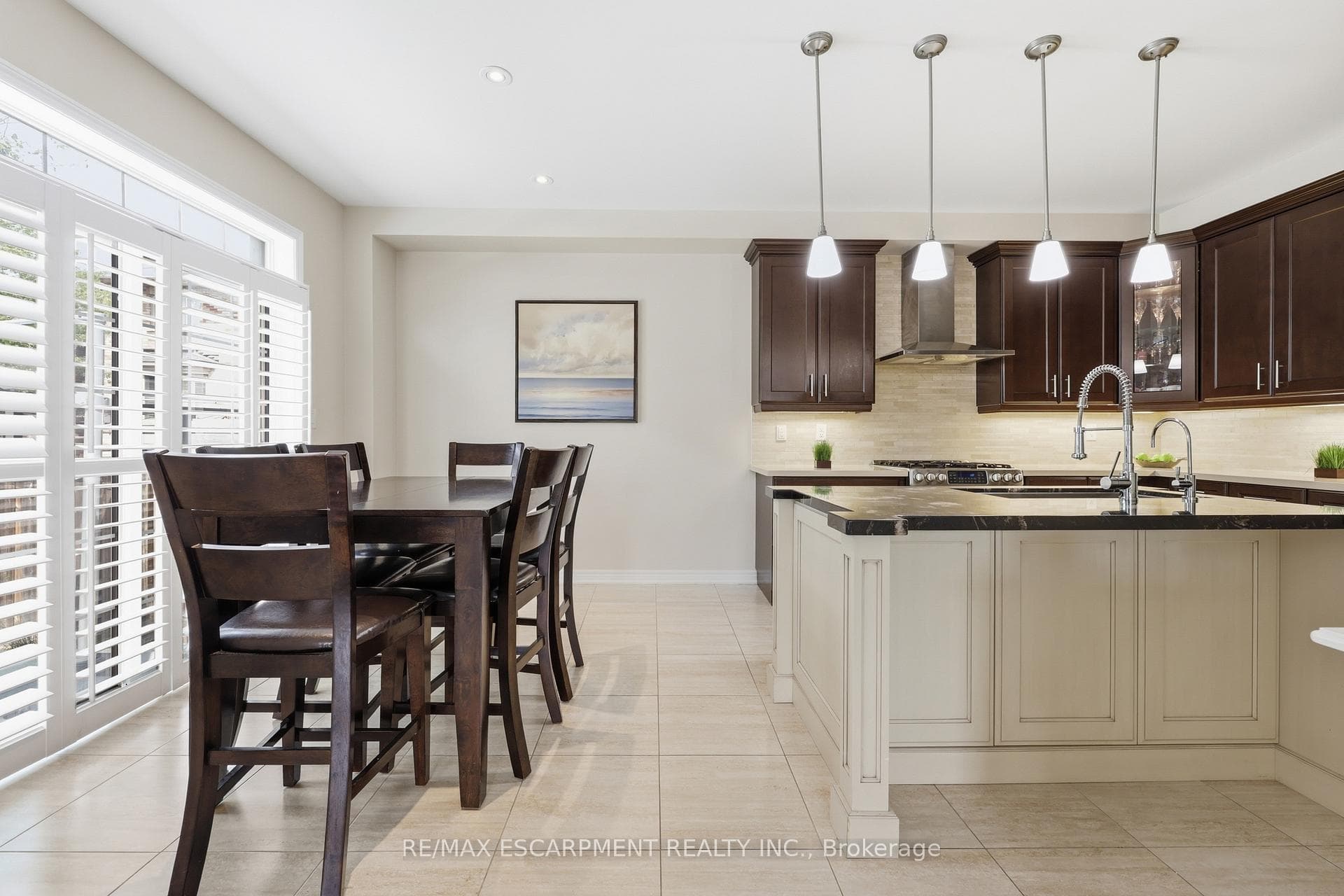 4645 Doug Wright Drive - Detached photo 13 of 47 in Burlington, Ontario