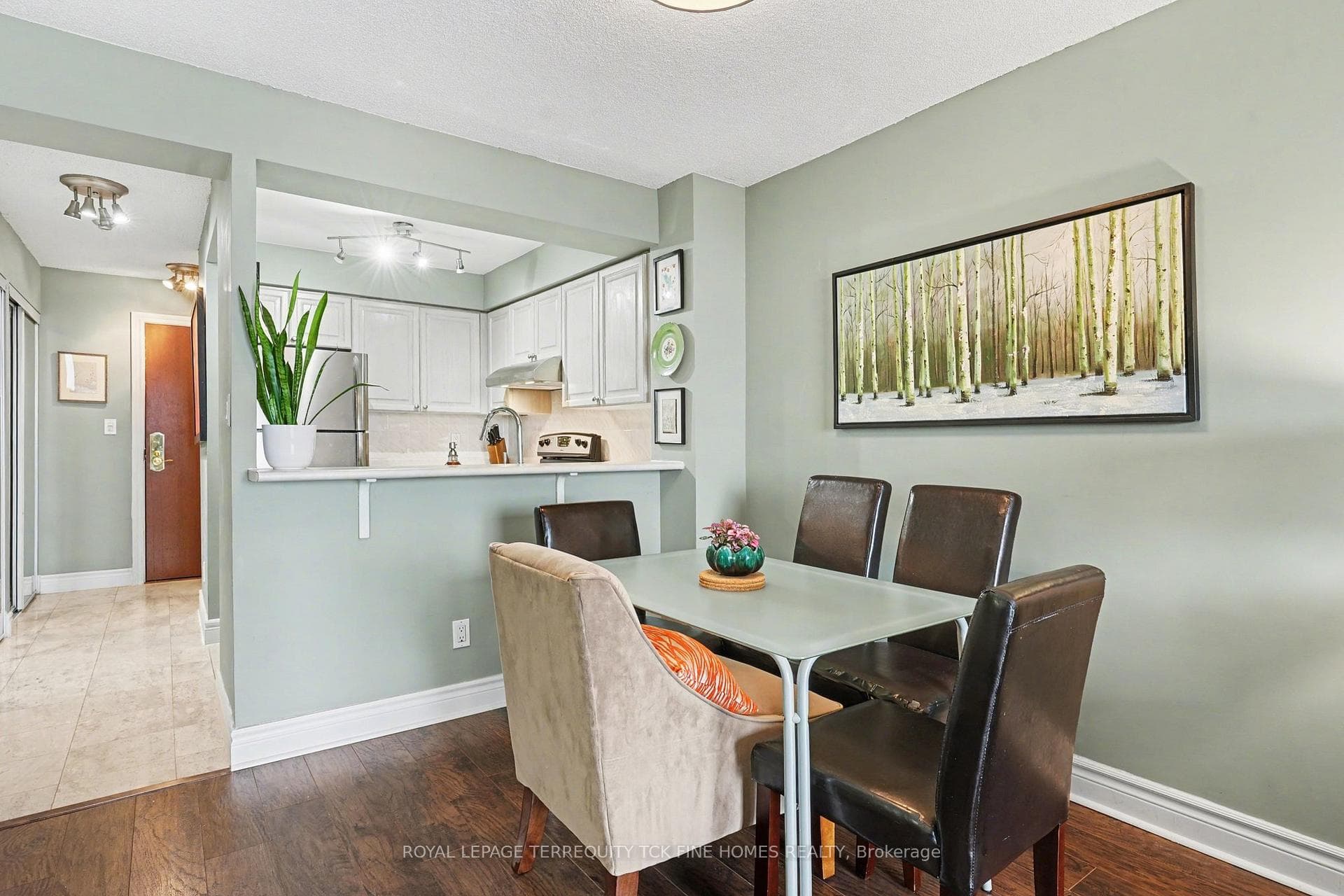 398 Eglinton Avenue Unit 1009 - Condo photo 6 of 39 in Leaside / Davisville, Ontario