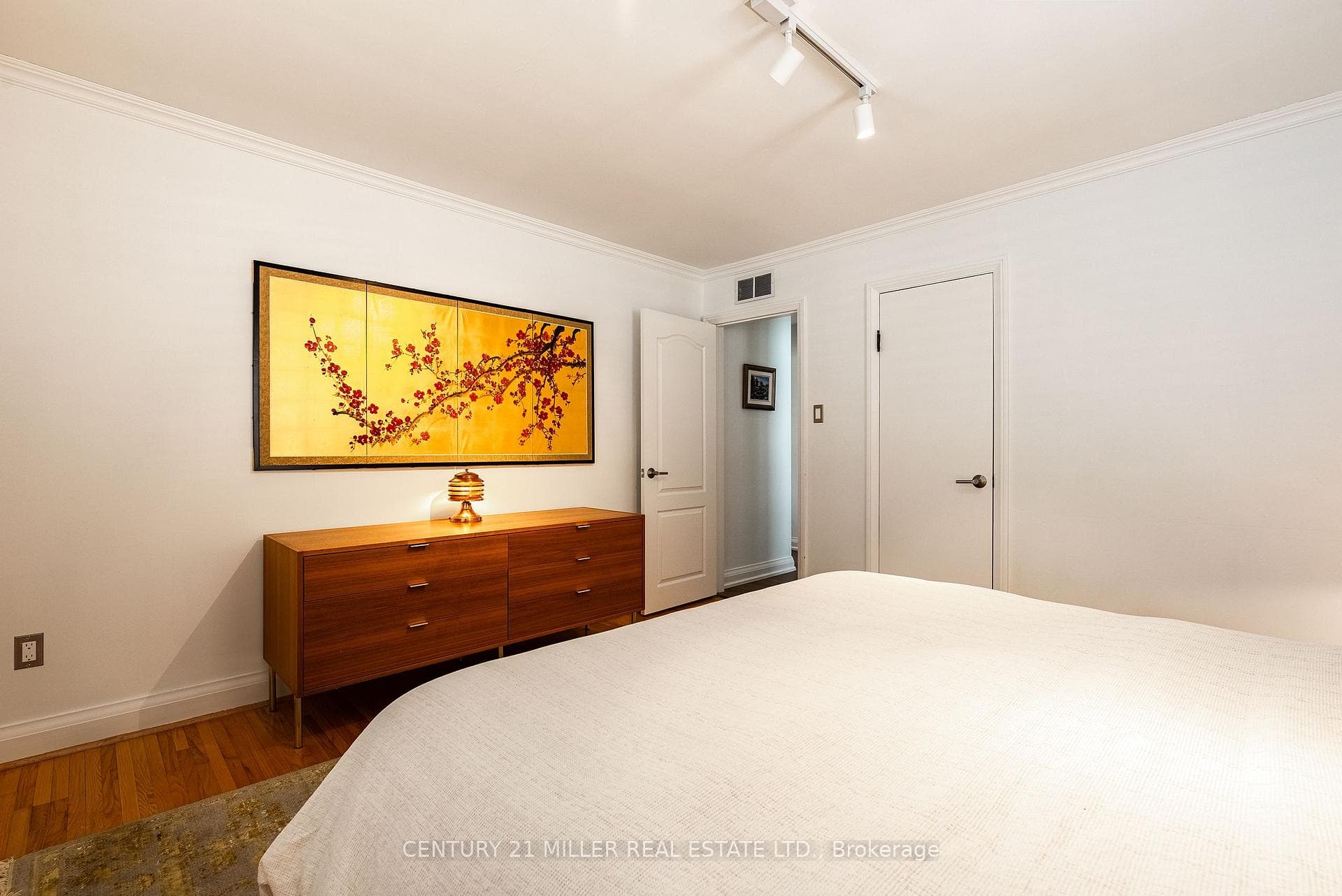 262 Oakwood Crescent - Detached photo 21 of 48 in Oakville, Ontario