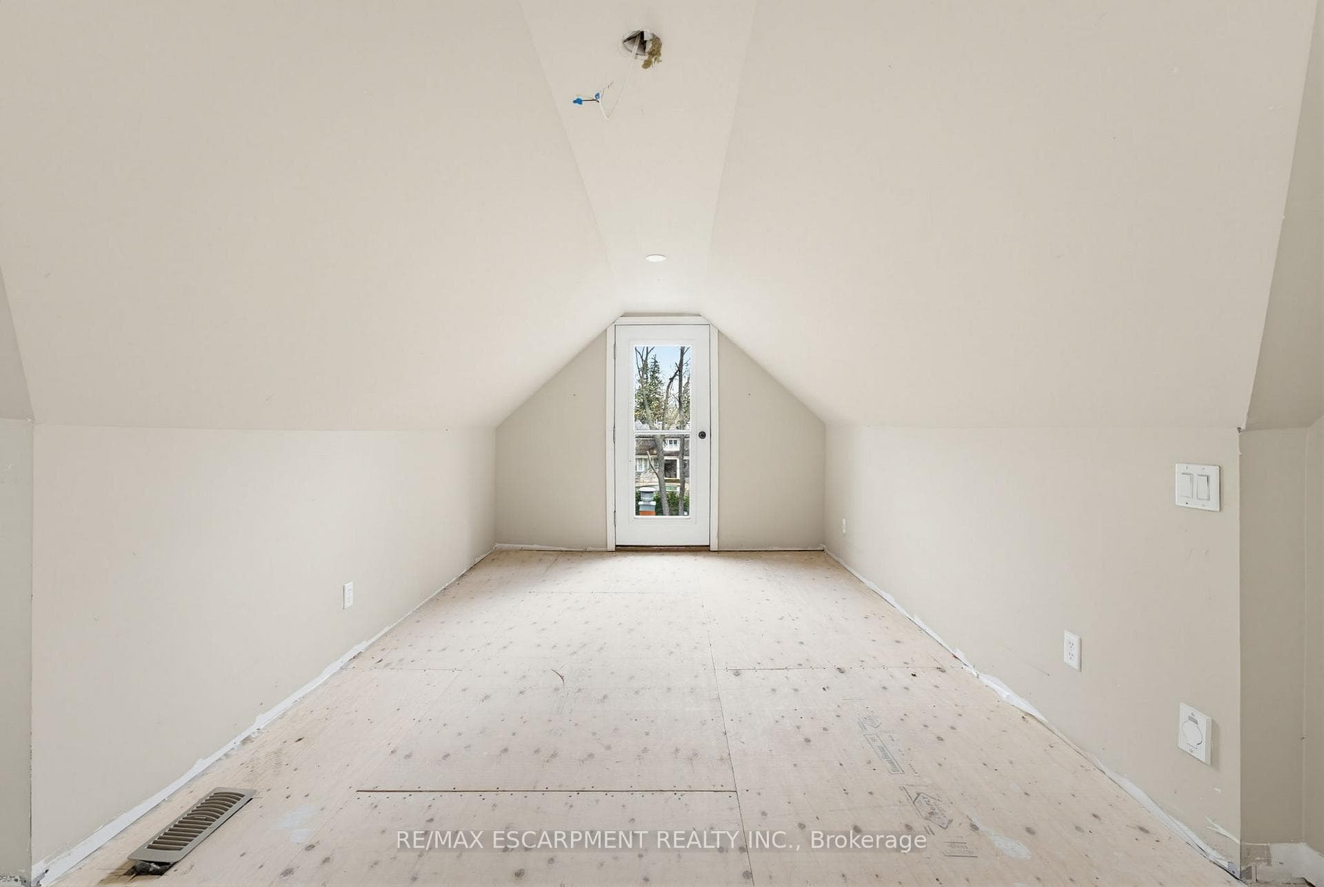 3083 LAKESHORE Road - Detached photo 24 of 50 in Burlington, Ontario
