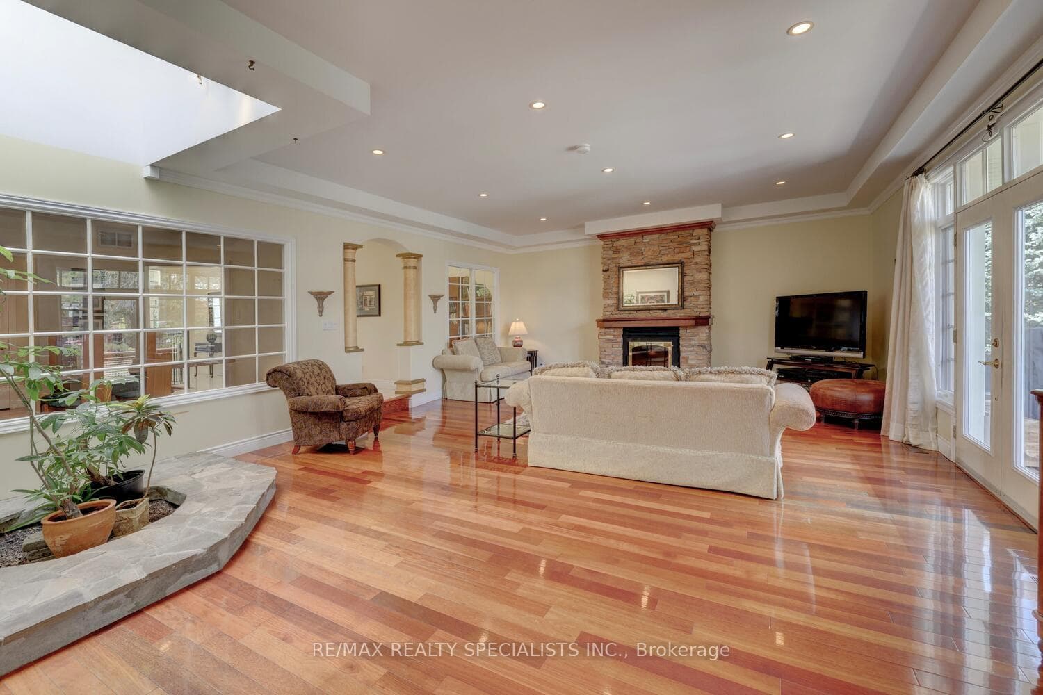 2141 Fowler Lane - Detached photo 8 of 44 in Mississauga, Ontario