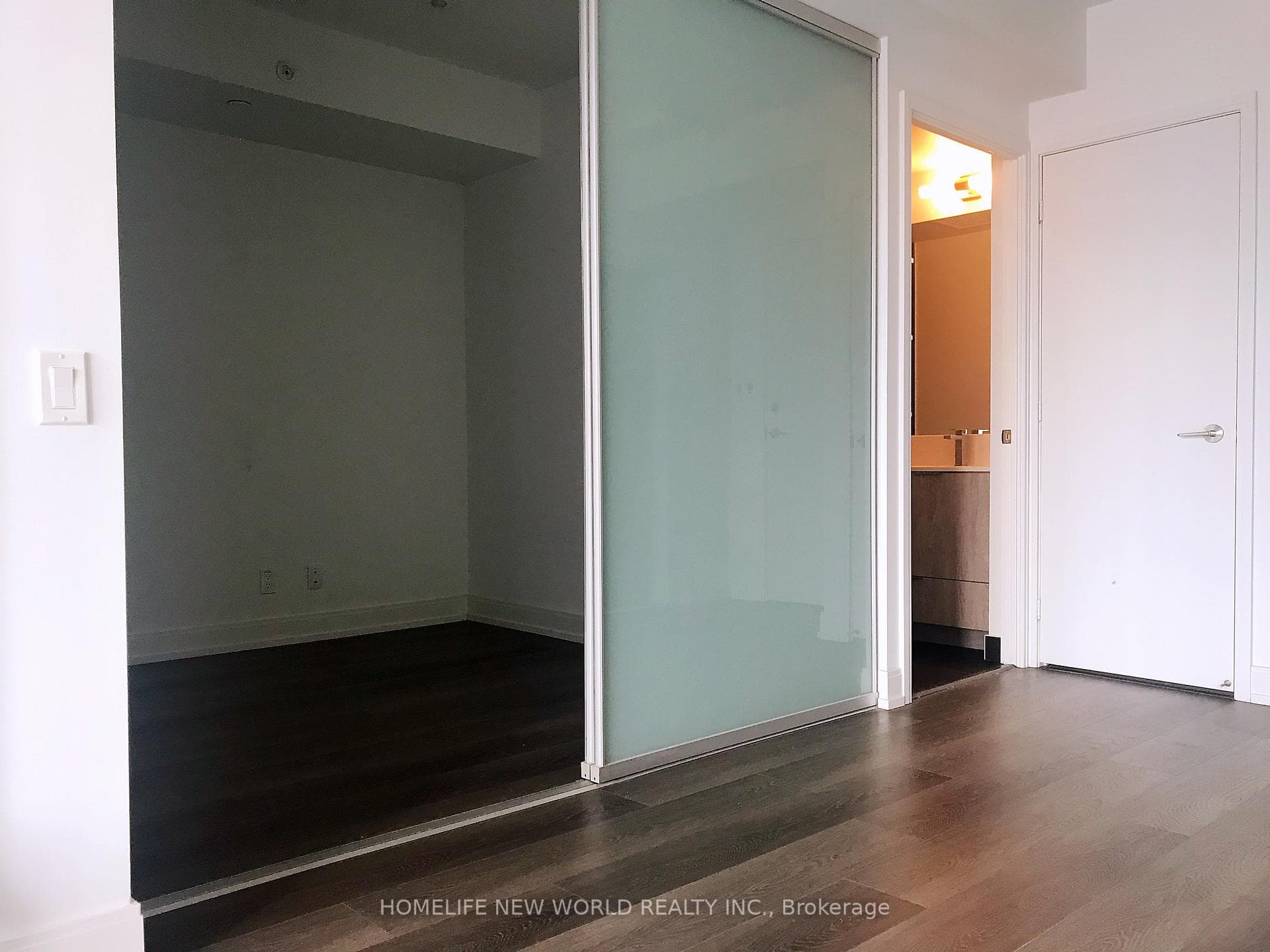 181 Dundas Street Unit 1806 - Condo photo 3 of 5 in Regent Park / Cabbagetown / St. James Town, Ontario