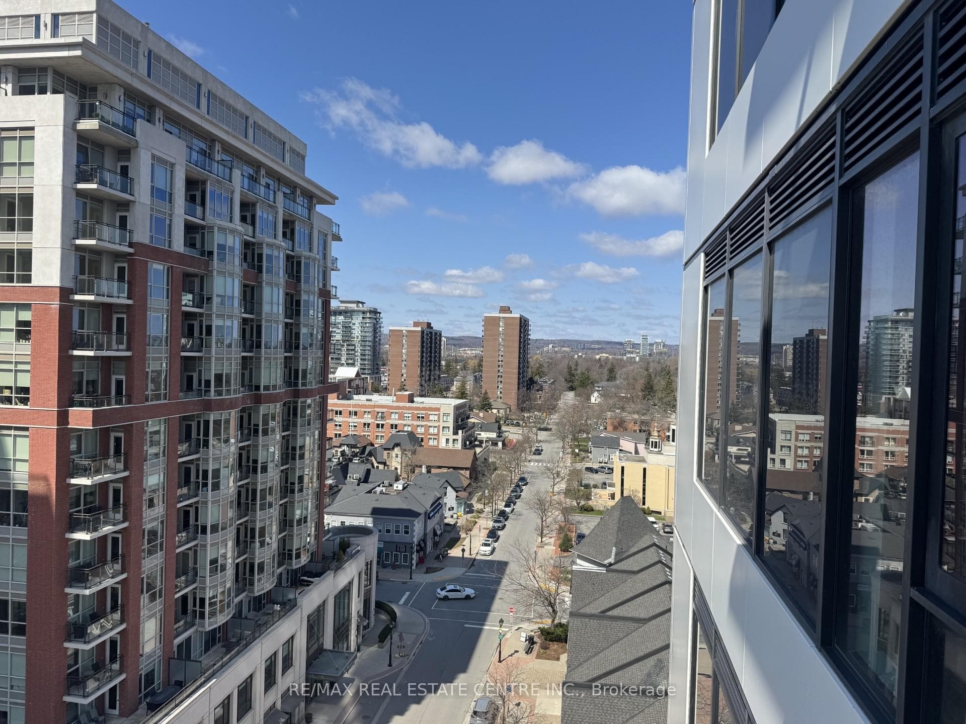 2075 Lakeshore Road - Condo photo 4 of 7 in Burlington, Ontario