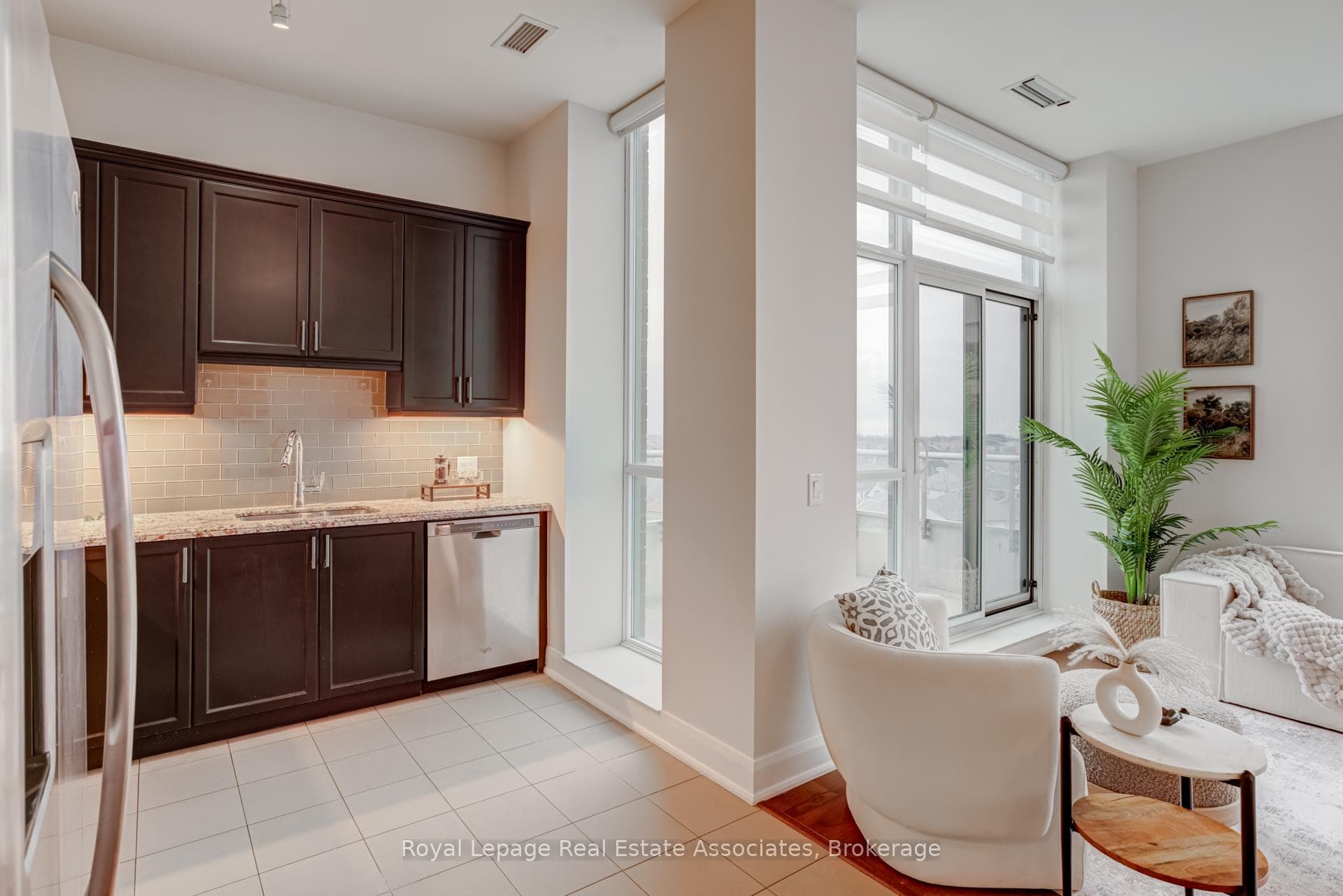 2470 Prince Michael Drive Unit 712 - Condo photo 19 of 49 in Oakville, Ontario