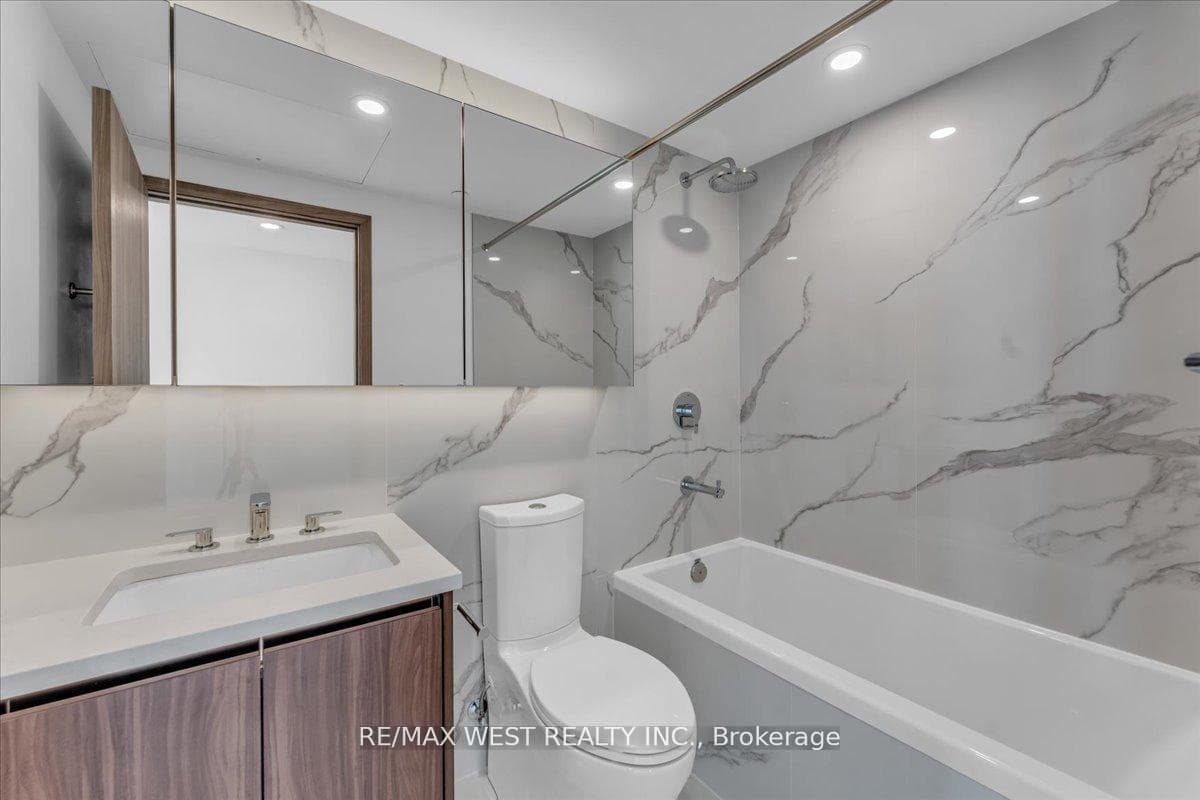 1 Concord Cityplace Way Unit 5709 - Condo photo 31 of 44 in Downtown Toronto / Waterfront, Ontario