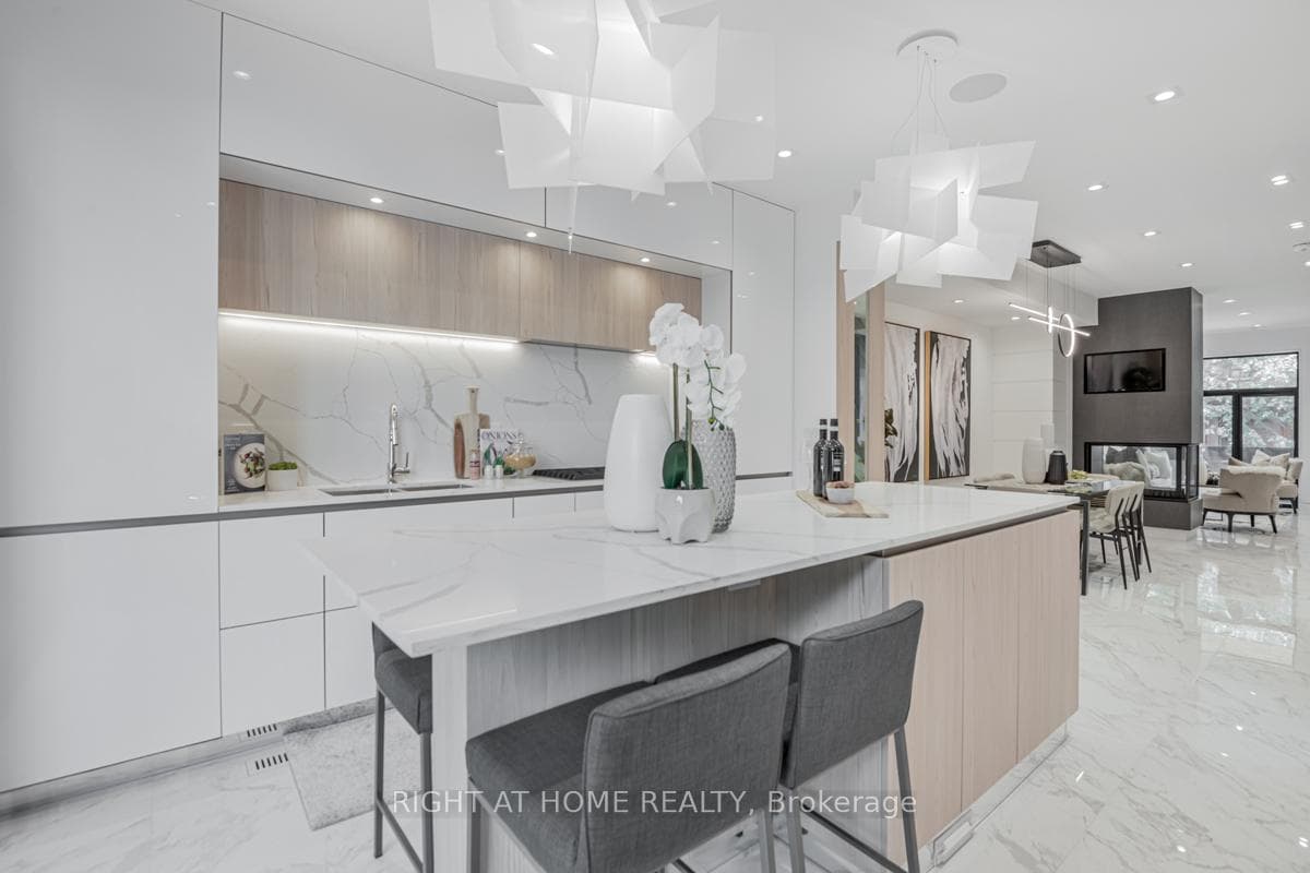 675 Huron Street - Semi-Detached photo 13 of 39 in Annex / Yorkville / Summerhill, Ontario