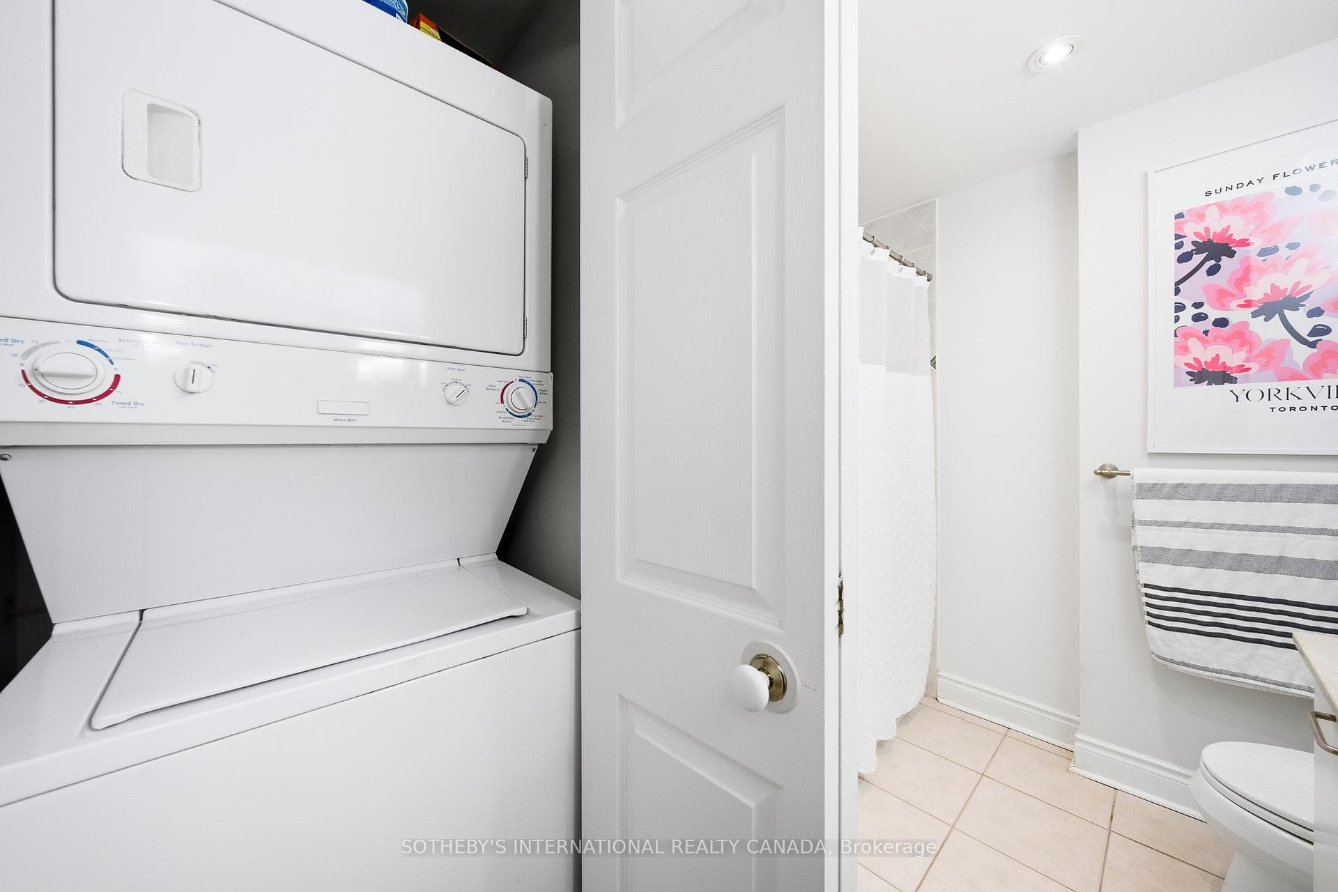 80 Cumberland Street Unit 1507 - Condo photo 24 of 32 in Annex / Yorkville / Summerhill, Ontario