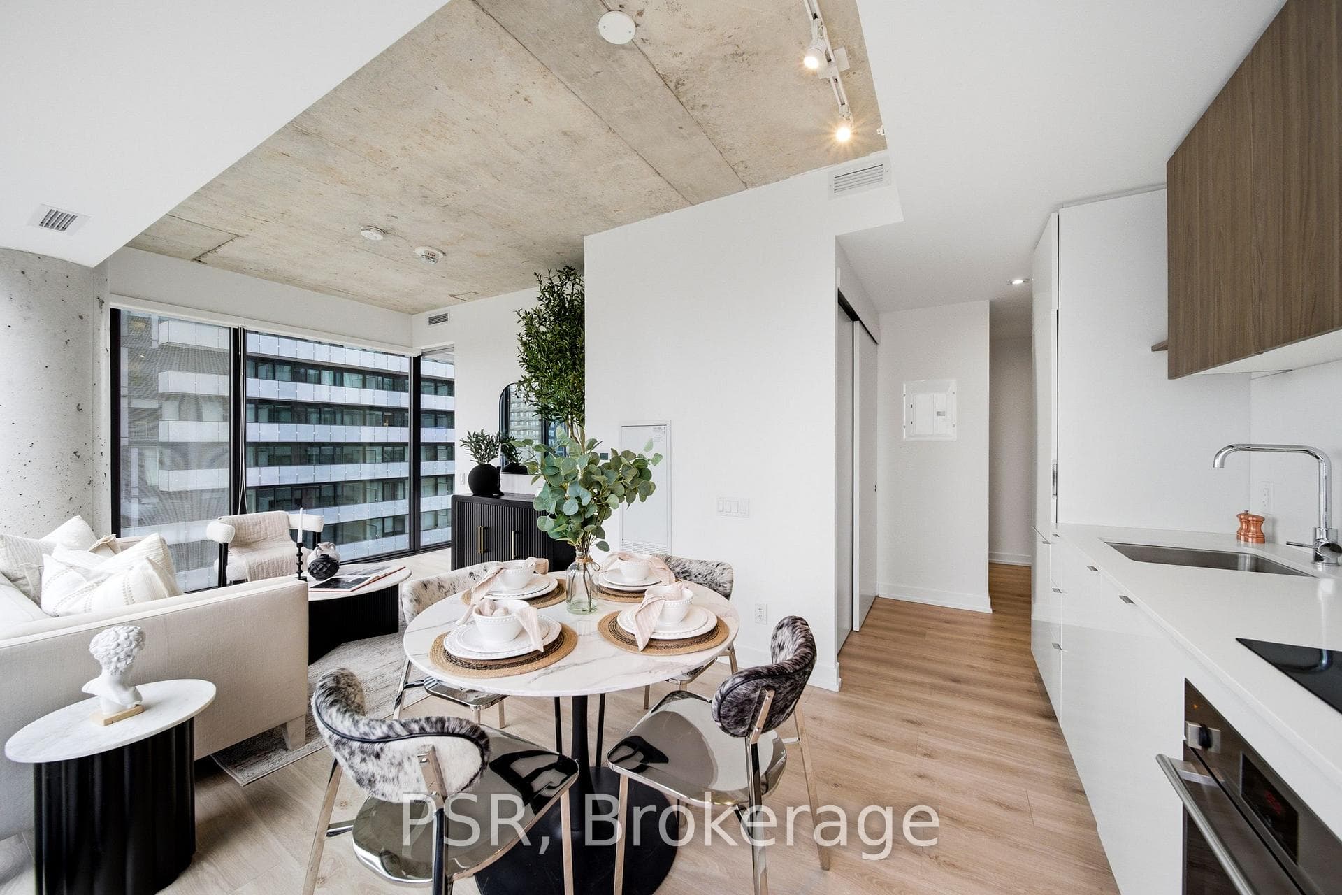 161 Roehampton Avenue Unit 2005 - Condo photo 5 of 25 in Leaside / Davisville, Ontario