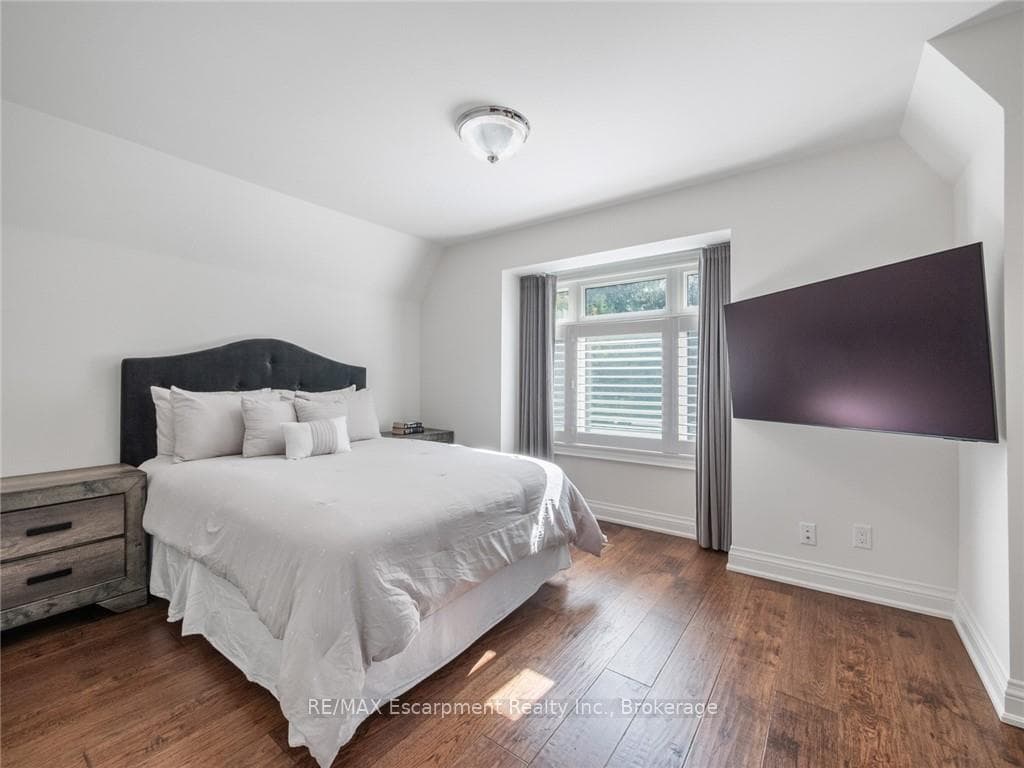3087 Lakeshore Road - Detached photo 29 of 50 in Burlington, Ontario