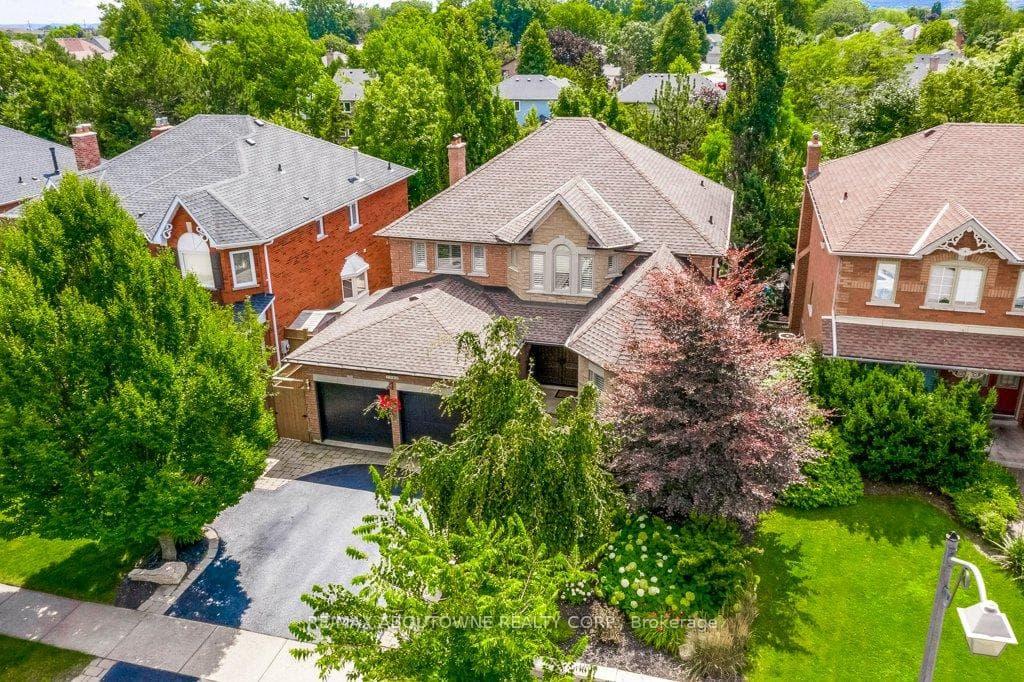 2080 Mckerlie Crescent - Detached photo 1 of 50 in Burlington, Ontario