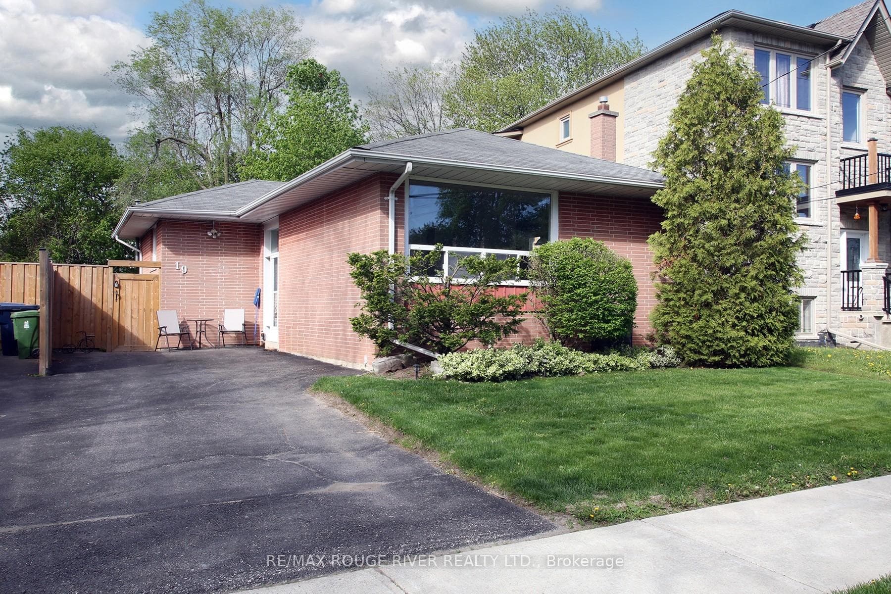 19 Thornbeck Drive - home for sale in West Hill / Highland Creek, Ontario