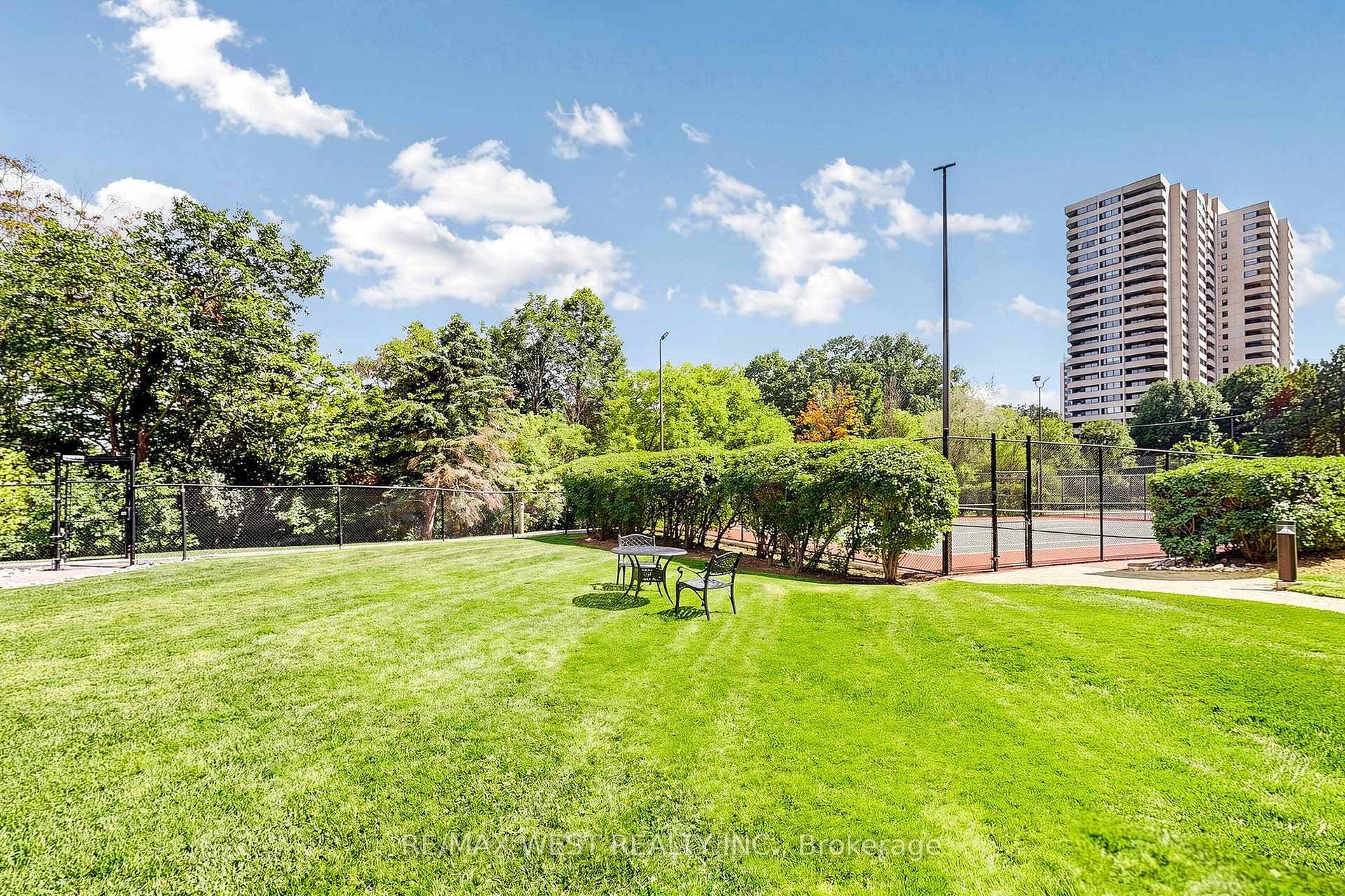 5 Concorde Place Unit 1302 - Condo photo 47 of 47 in Don Mills / Parkwoods / Victoria Village, Ontario
