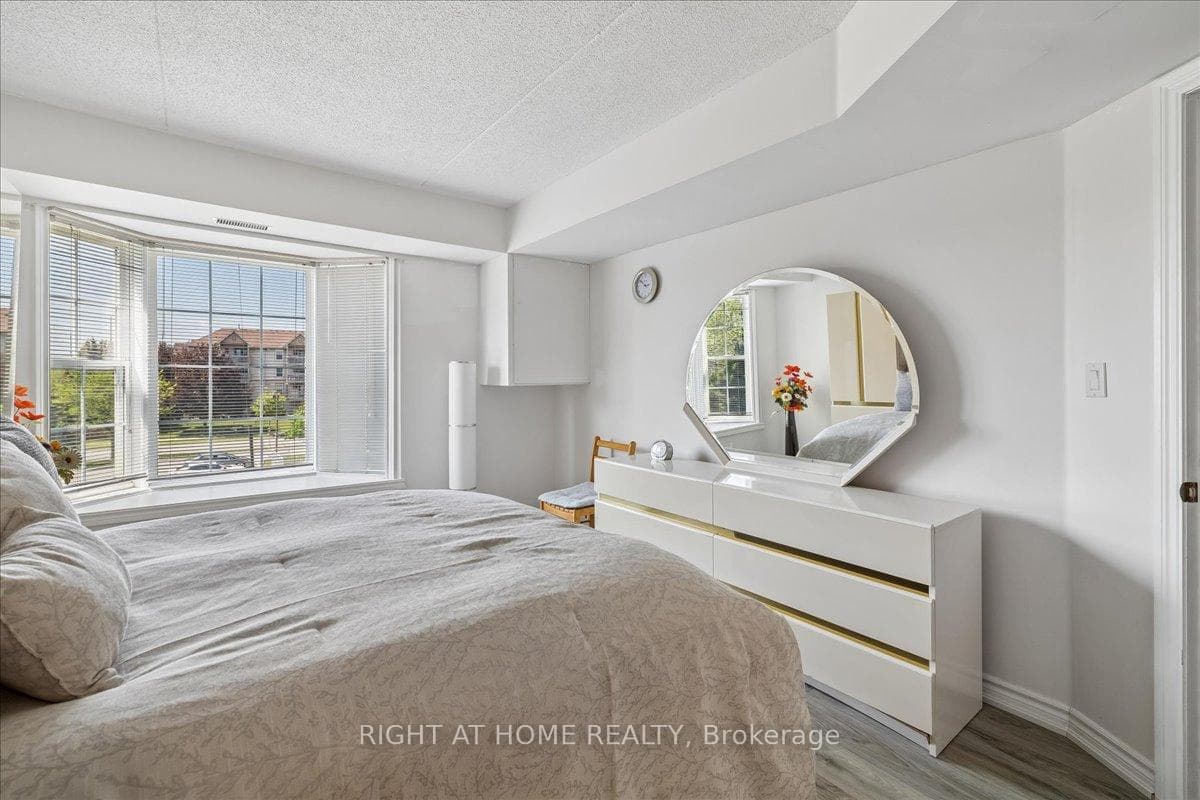 1451 Walker's Line Unit Unit # 312 - Condo photo 27 of 47 in Burlington, Ontario