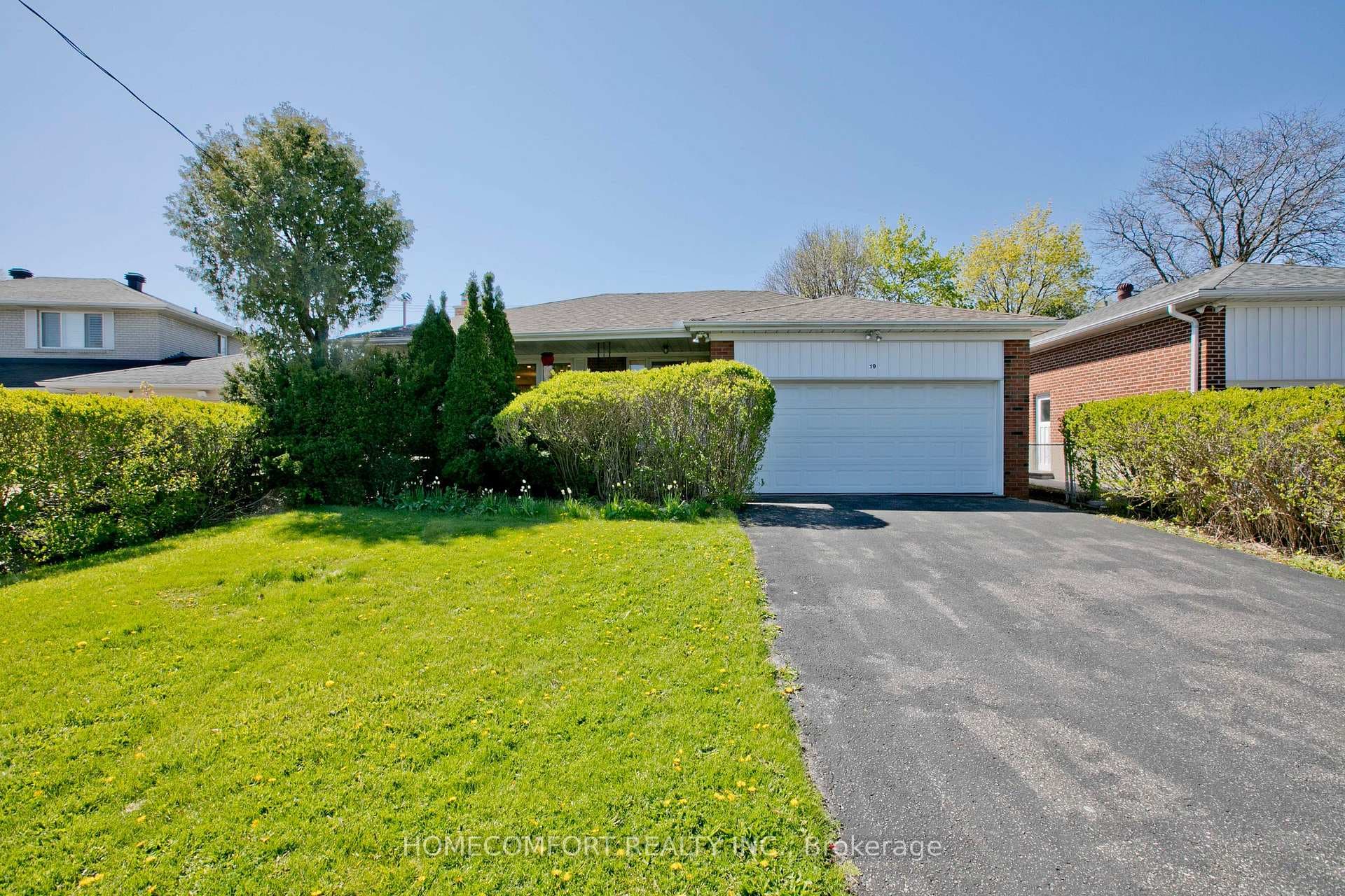 19 Oldborough Circle - Detached photo 1 of 37 in Hillcrest Village / Bayview Village, Ontario