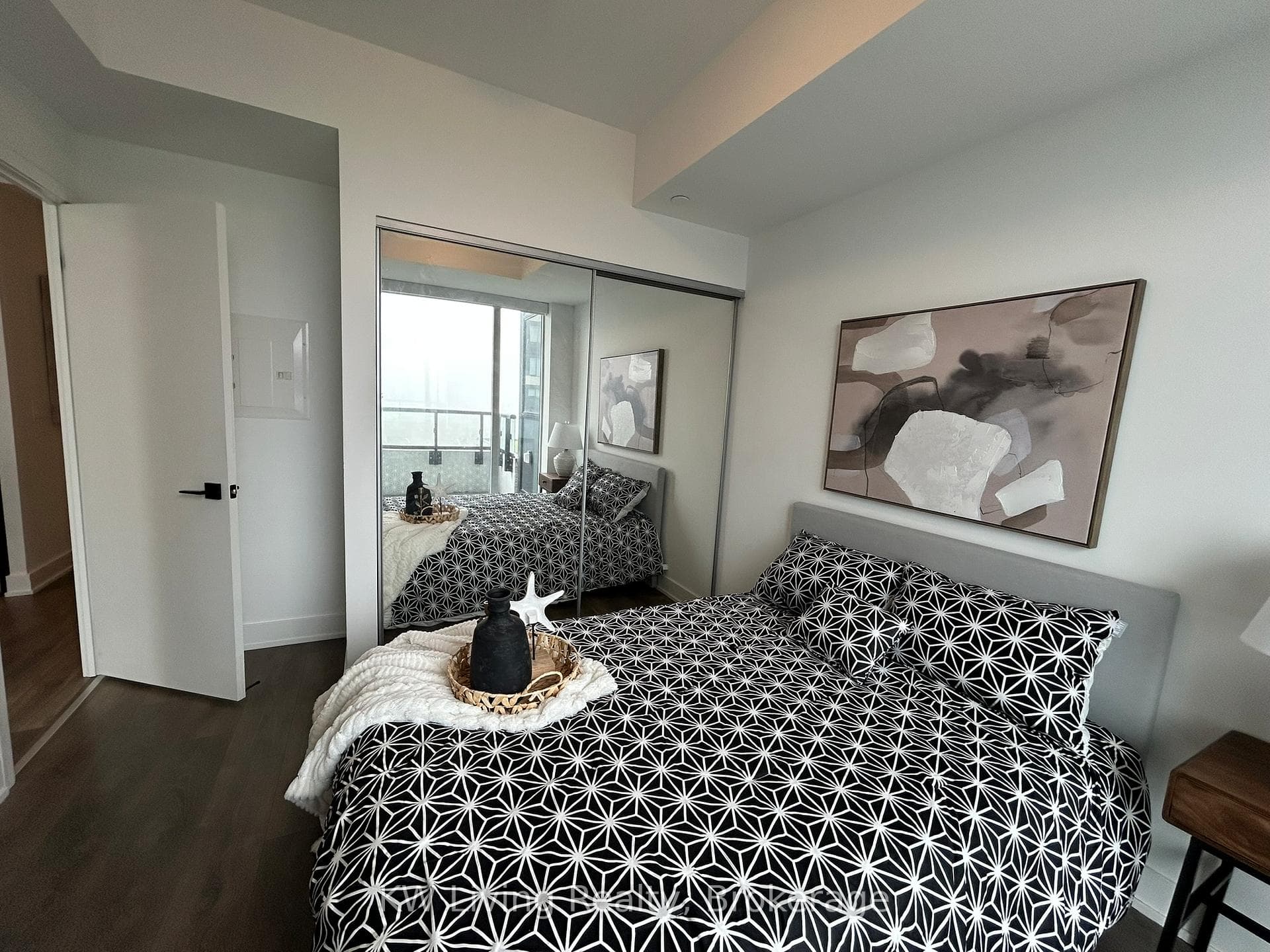 2489 Taunton Road Unit 711 - Condo photo 17 of 20 in Oakville, Ontario